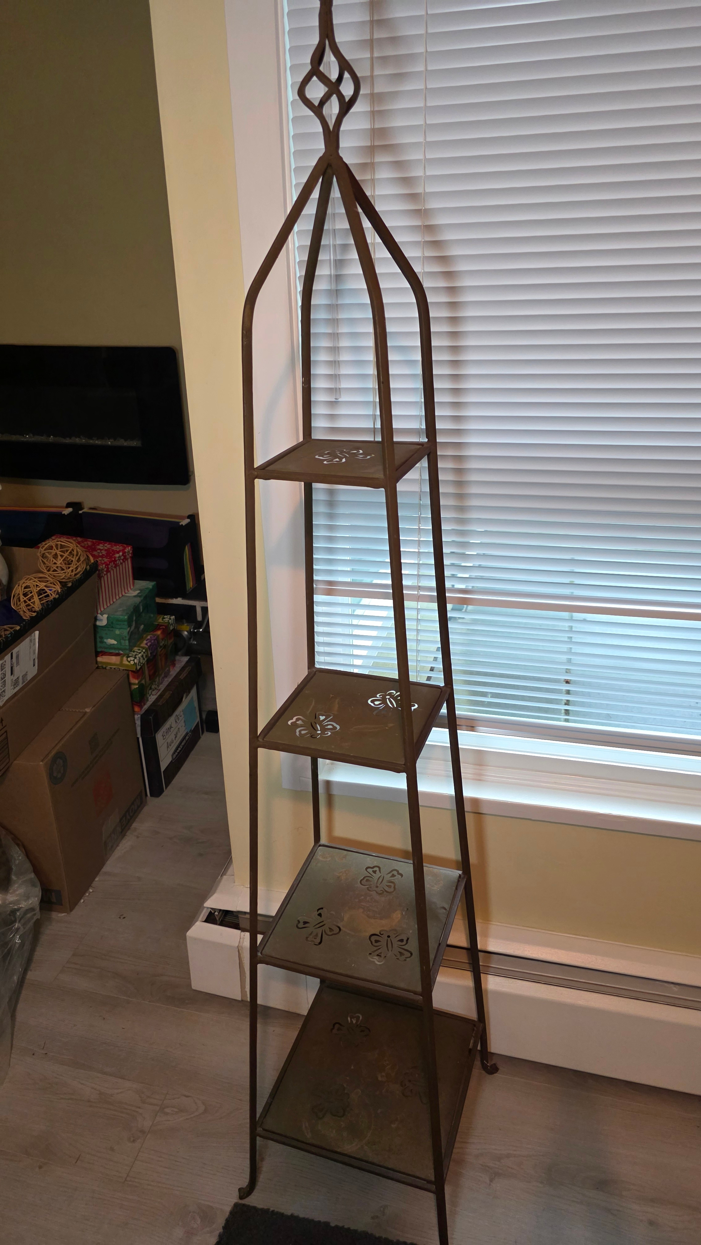Antique-Style Iron Obelisk Plant Stand with Butterfly Details 🦋