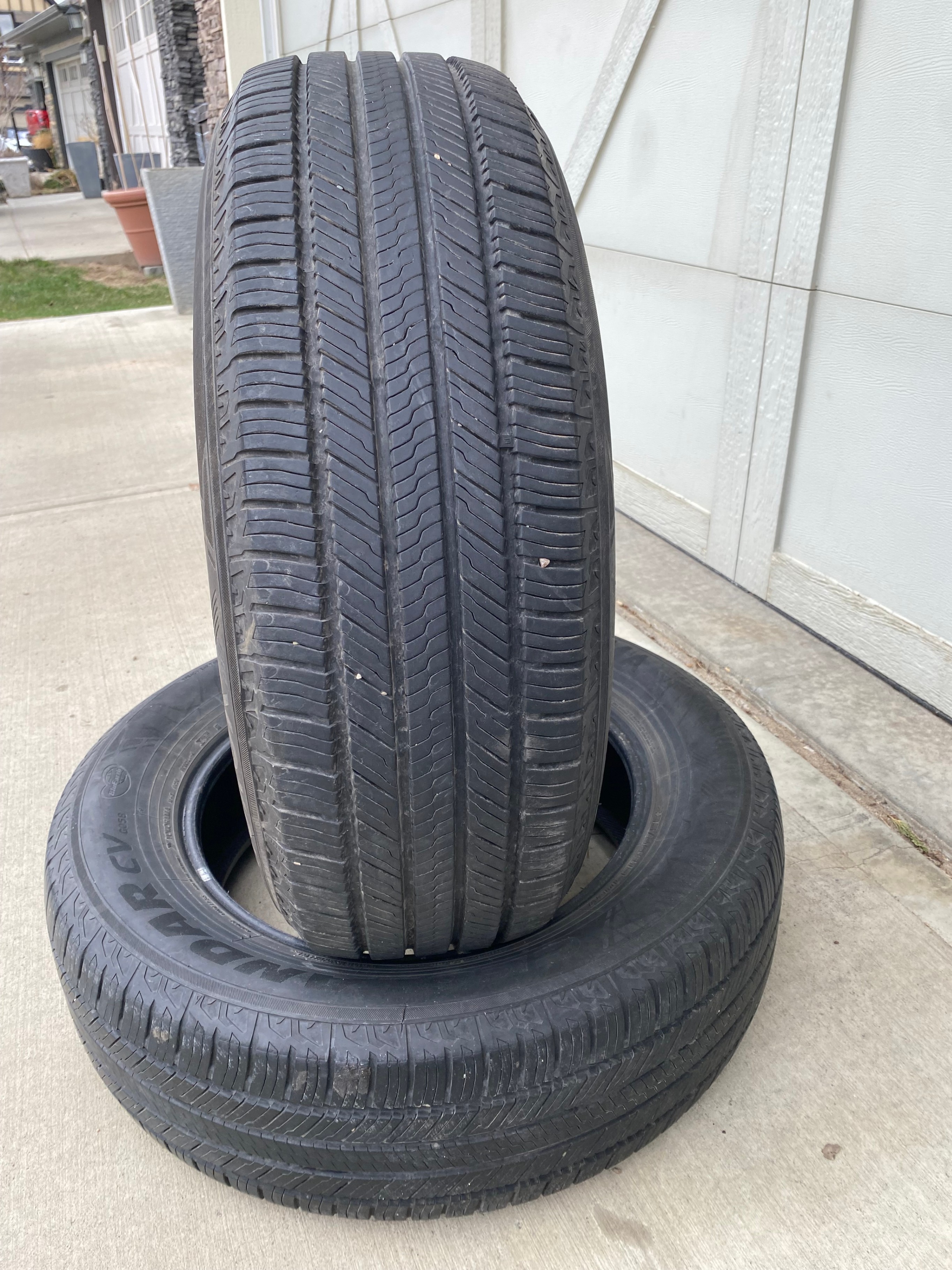 235 65 R18 – Pair of YOKOHAMA All-Season Tires (235 65 18)– $160 - photo 2