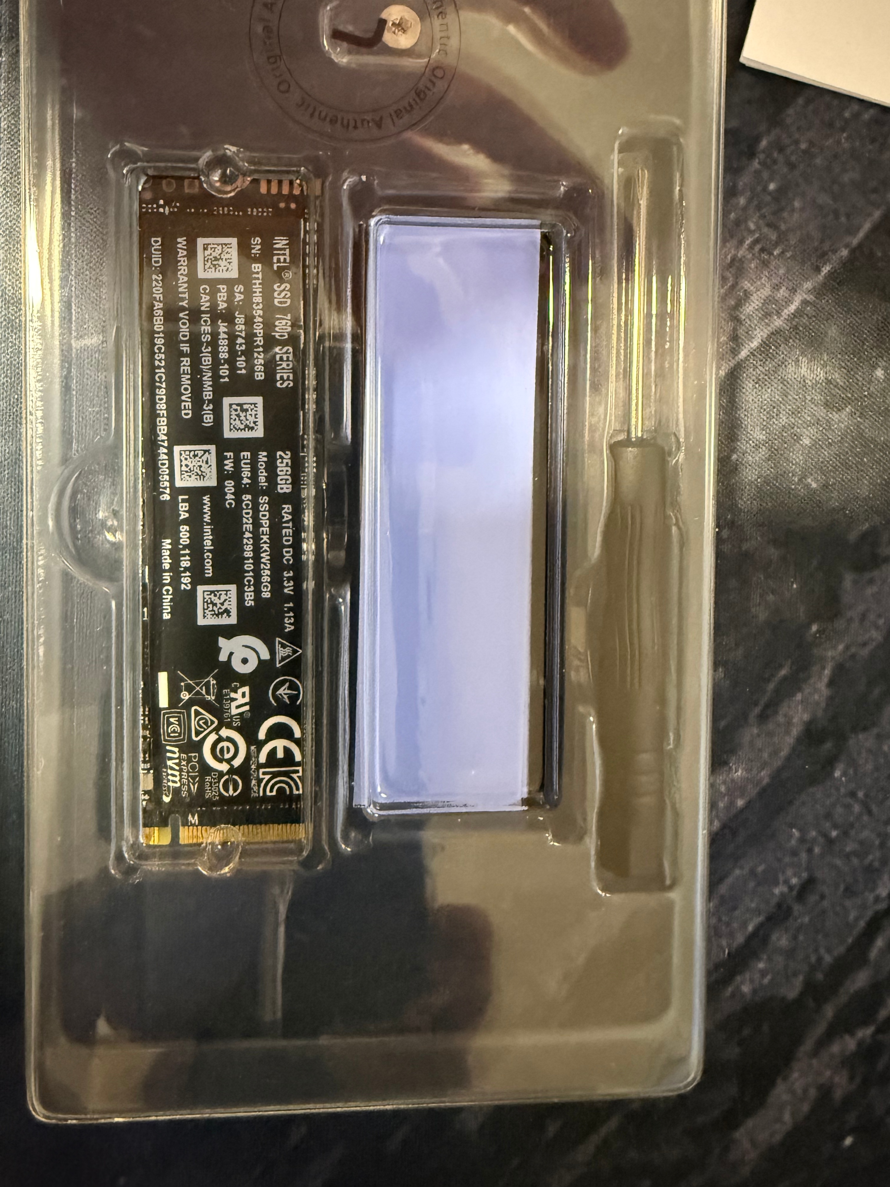 Intel 760p 256GB NVMe M.2 SSD with Heatsink and Tools - photo 3