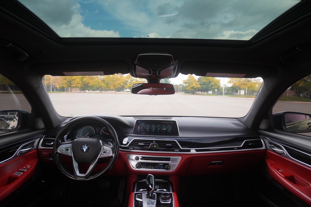 BMW 750i xDrive Sedan - photo 3