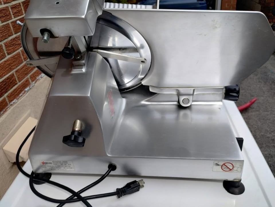 OMCAN 330F 13" Commercial Grade Meat/Deli Slicer - photo 4