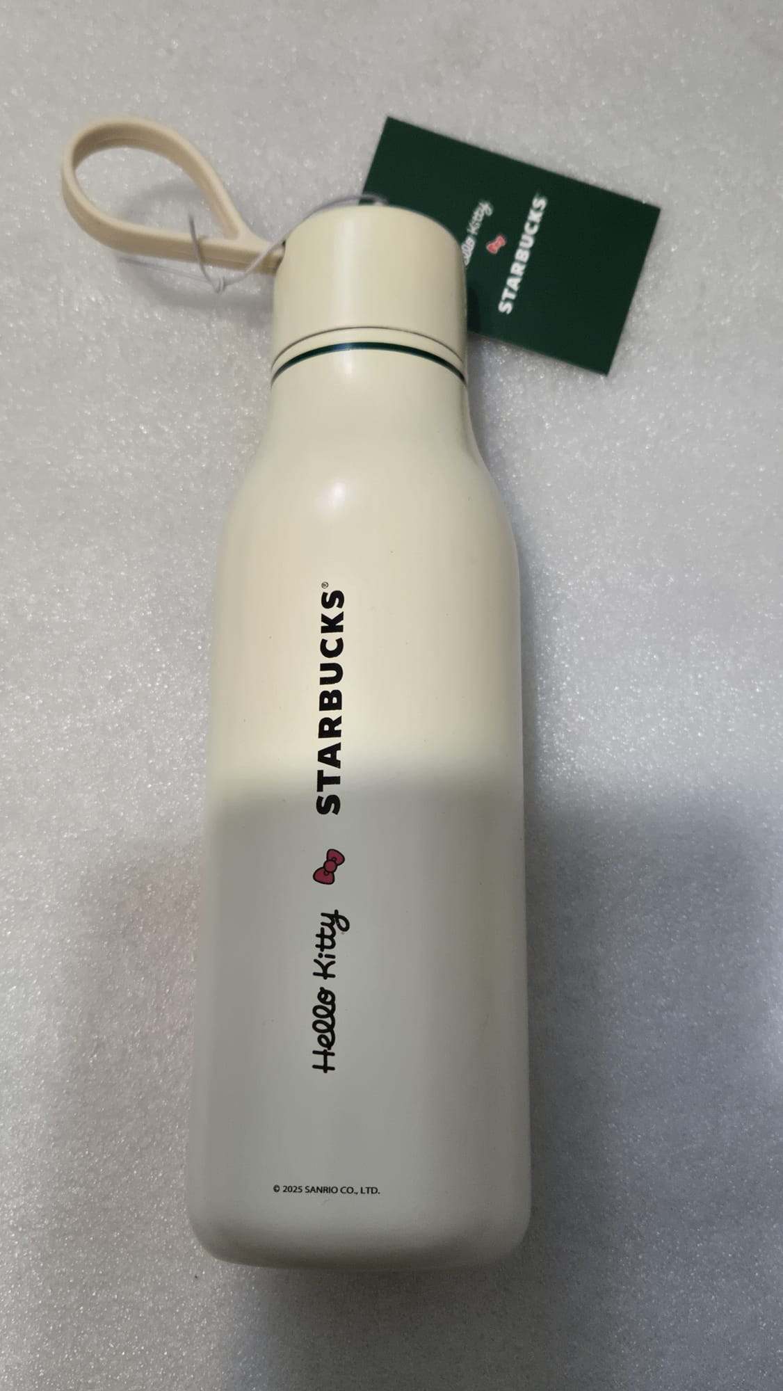 Starbucks and Hello Kitty: Water bottle - photo 4