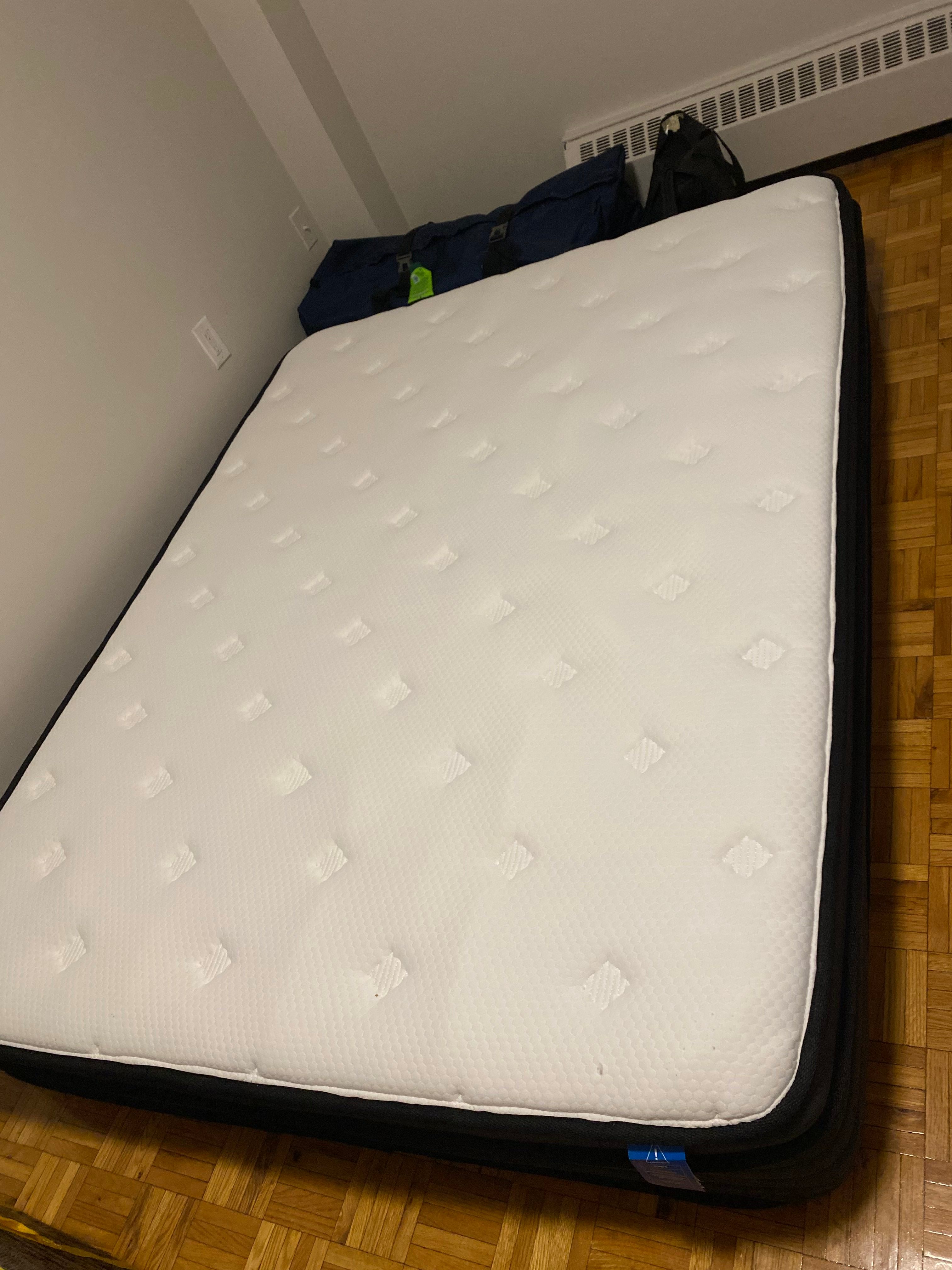 Like-New Queen Mattress – Vantto 10” Hybrid Memory Foam - photo 2