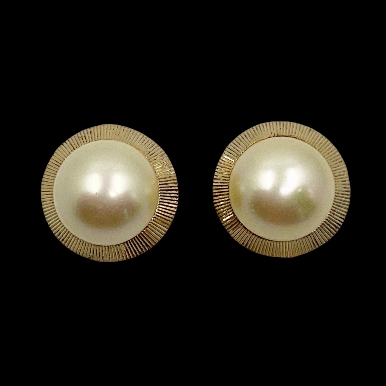 vintage Gold tone Majorica Mabe pearl Earrings - GM982