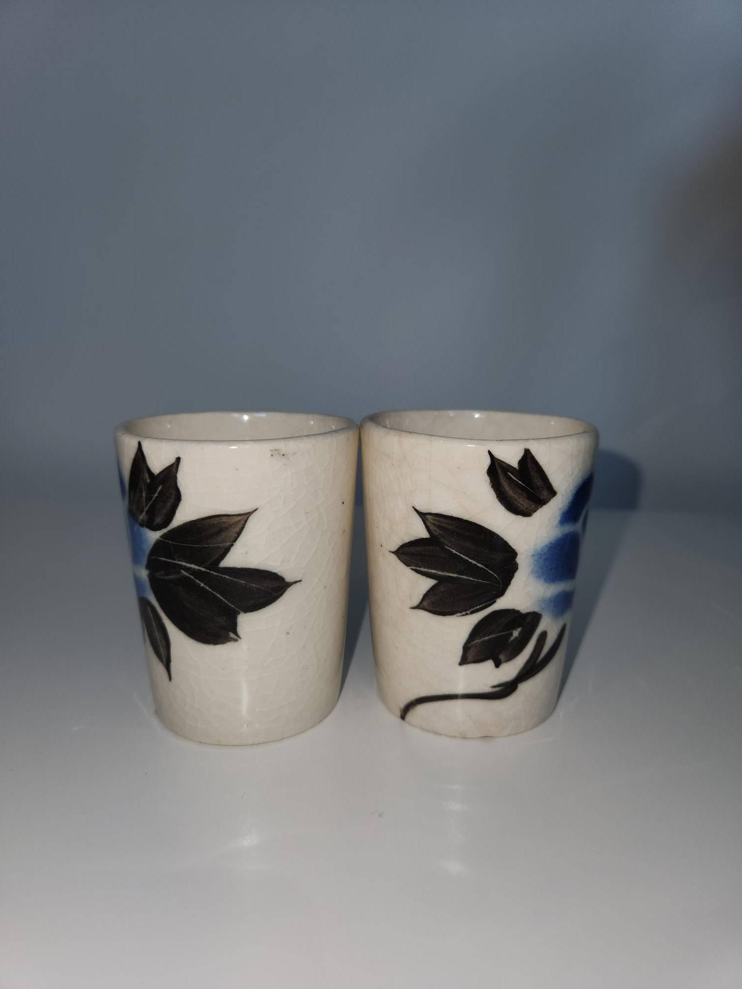 Mid-Century Japanese Yunomi Tea Cups – Blue Florals (Pair) - photo 5