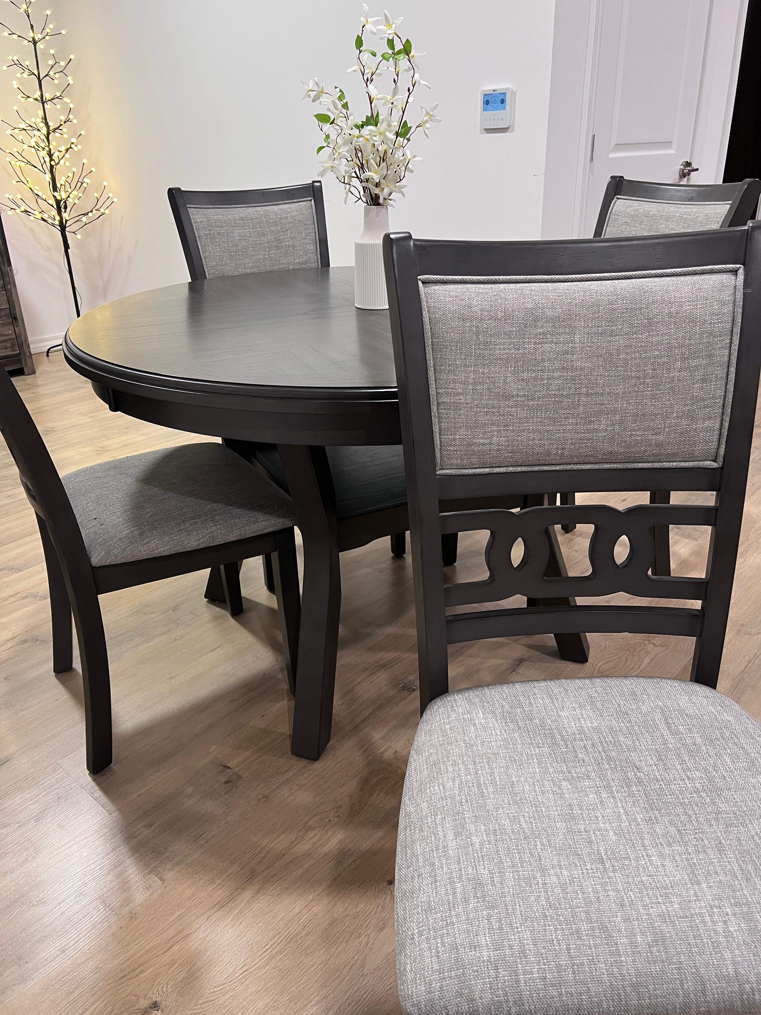 Dining Table Set – $600 (Guelph, ON) - photo 4