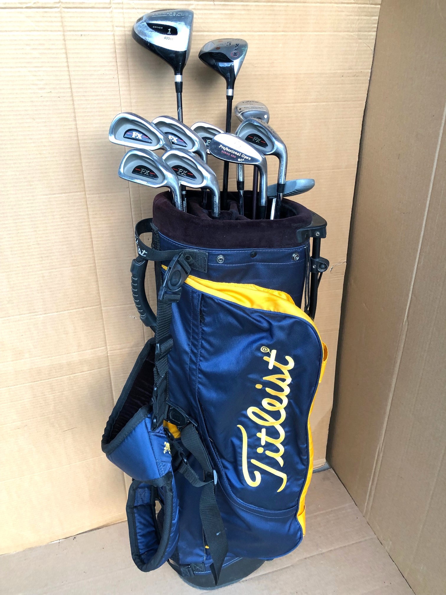 Full set of golf clubs & golf bag - right hand