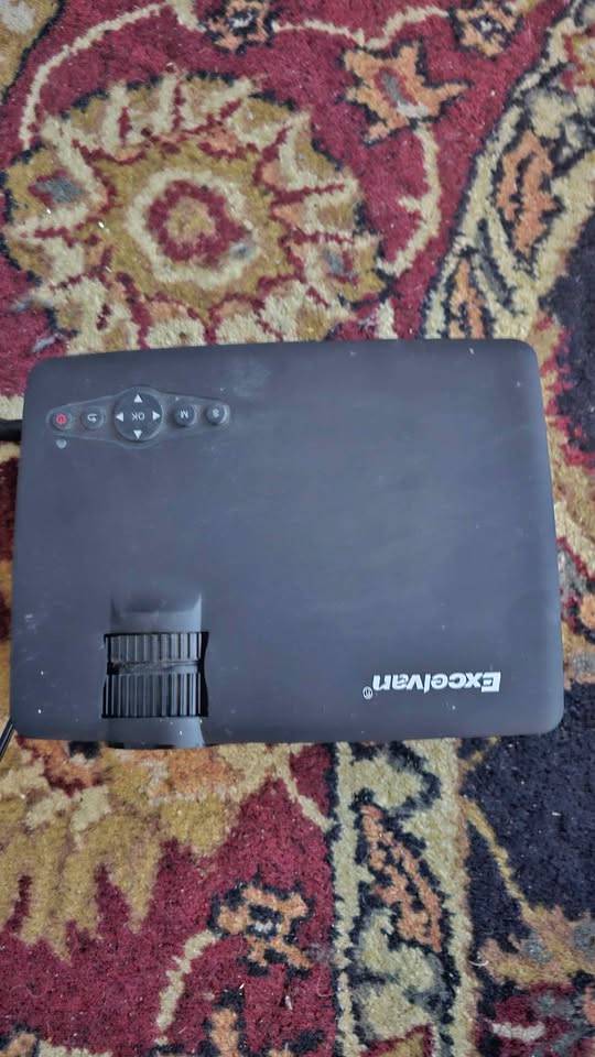 Excelvan EH609 LCD Projector with Remote - photo 2