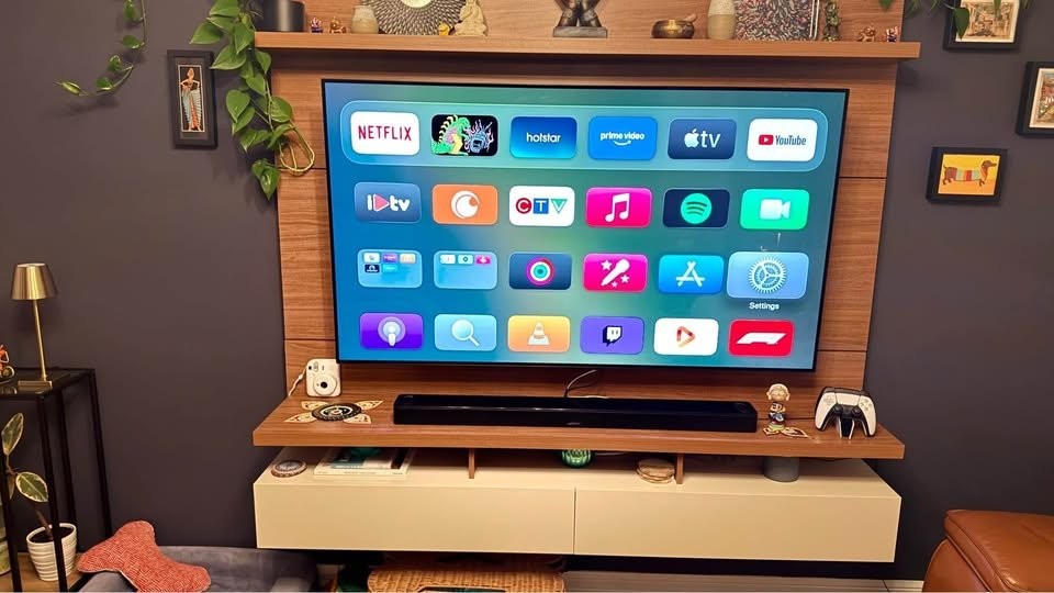 Floating Media Center 70 inch