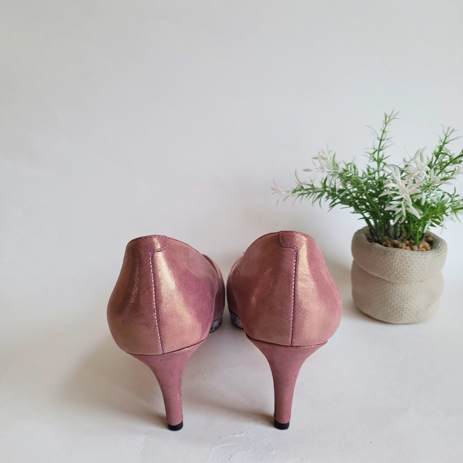 Stylish Vince Camuto Size 7.5 Pink Heels! 👠 - photo 3