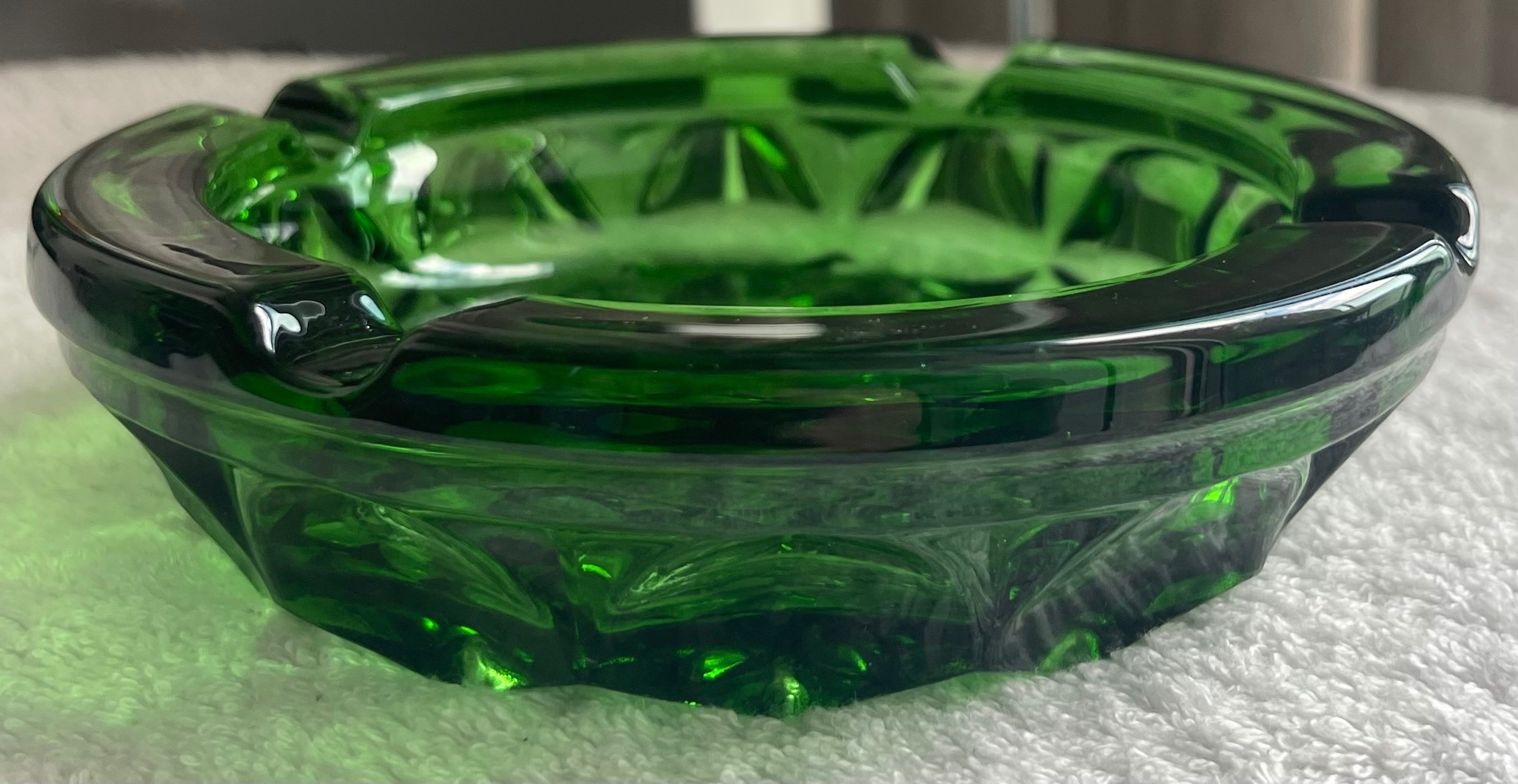 Vintage Emerald Green "Fairfield" Glass Ashtray / Trinket Dish - photo 2