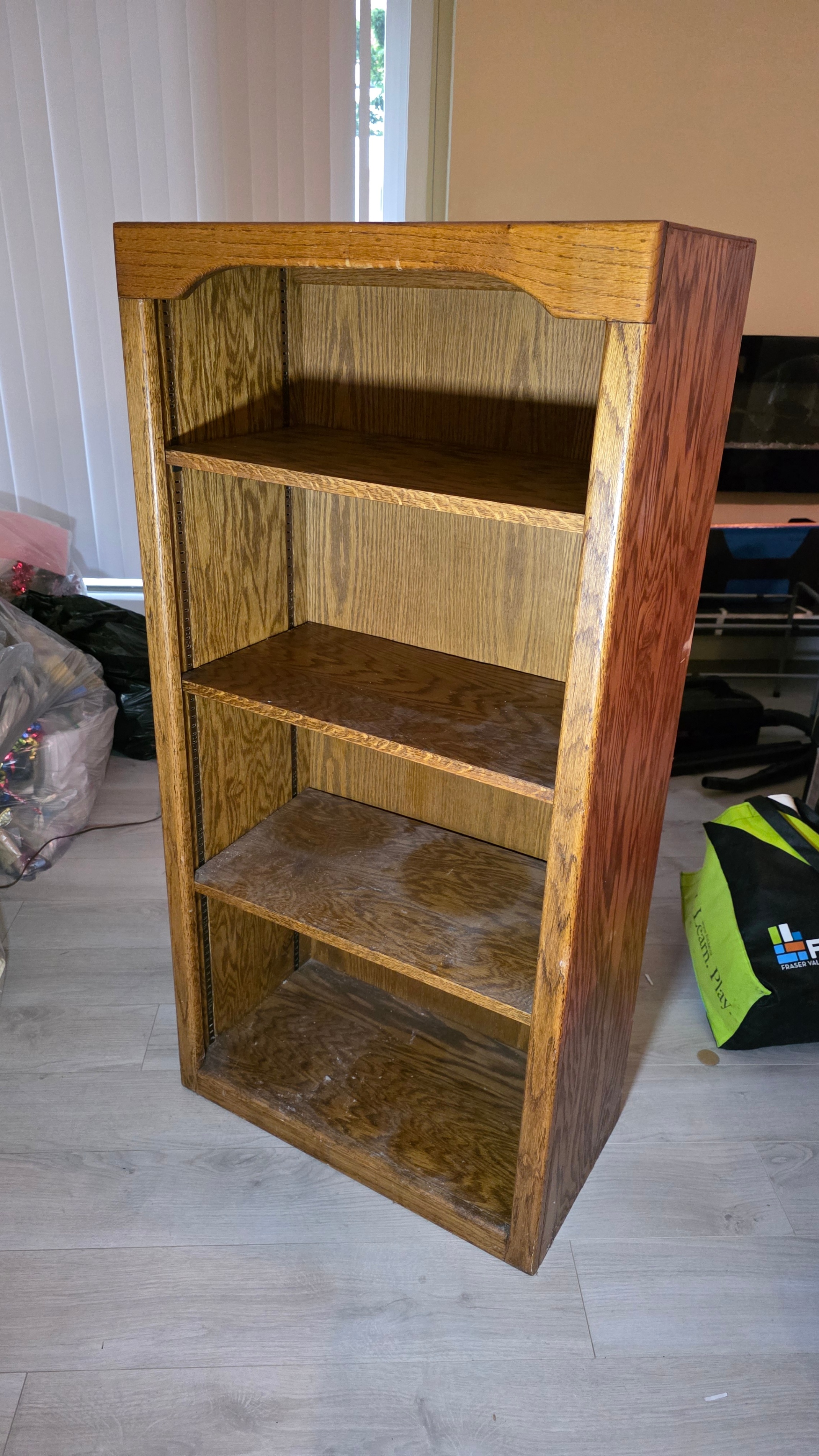 📚 Rustic Solid Oak Bookcase with Arched Detail 📚