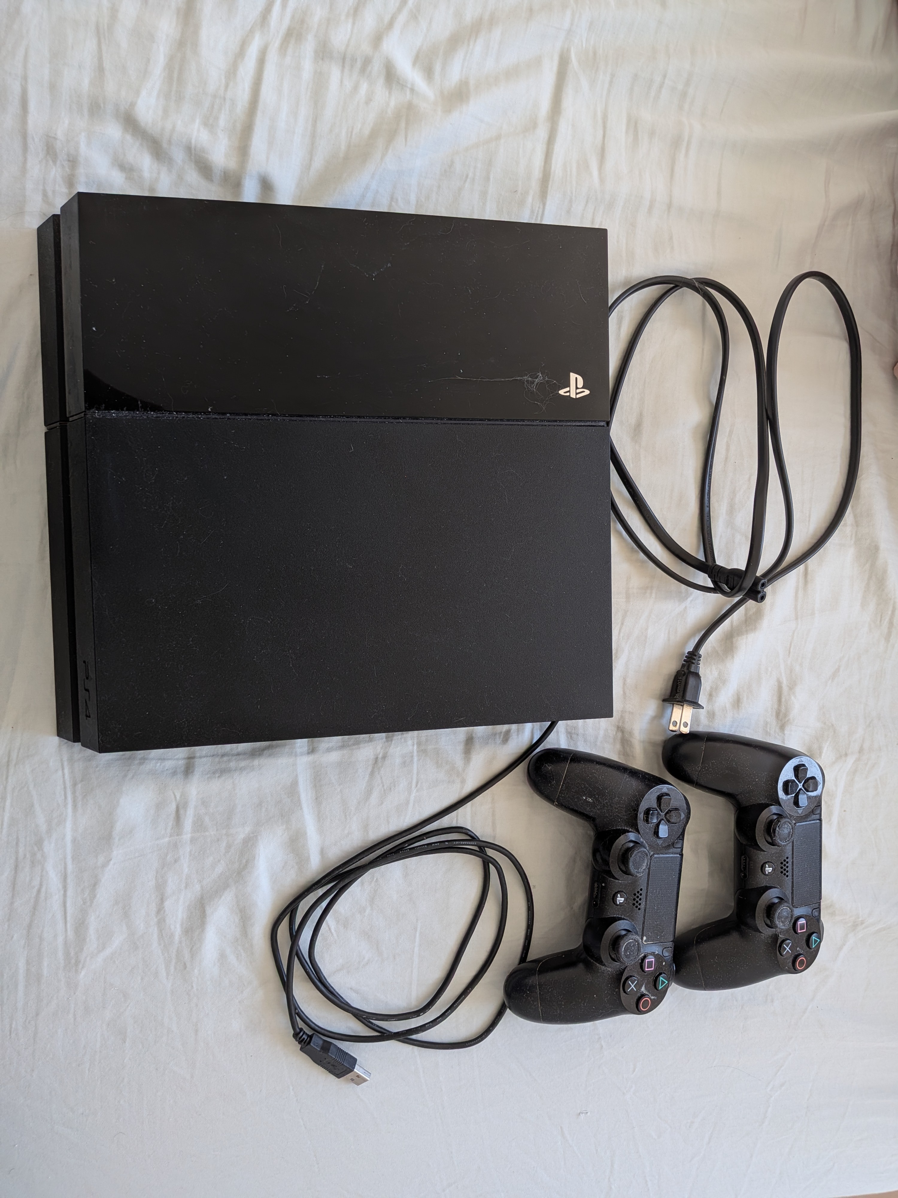 PS4 500GB + 2 Controllers