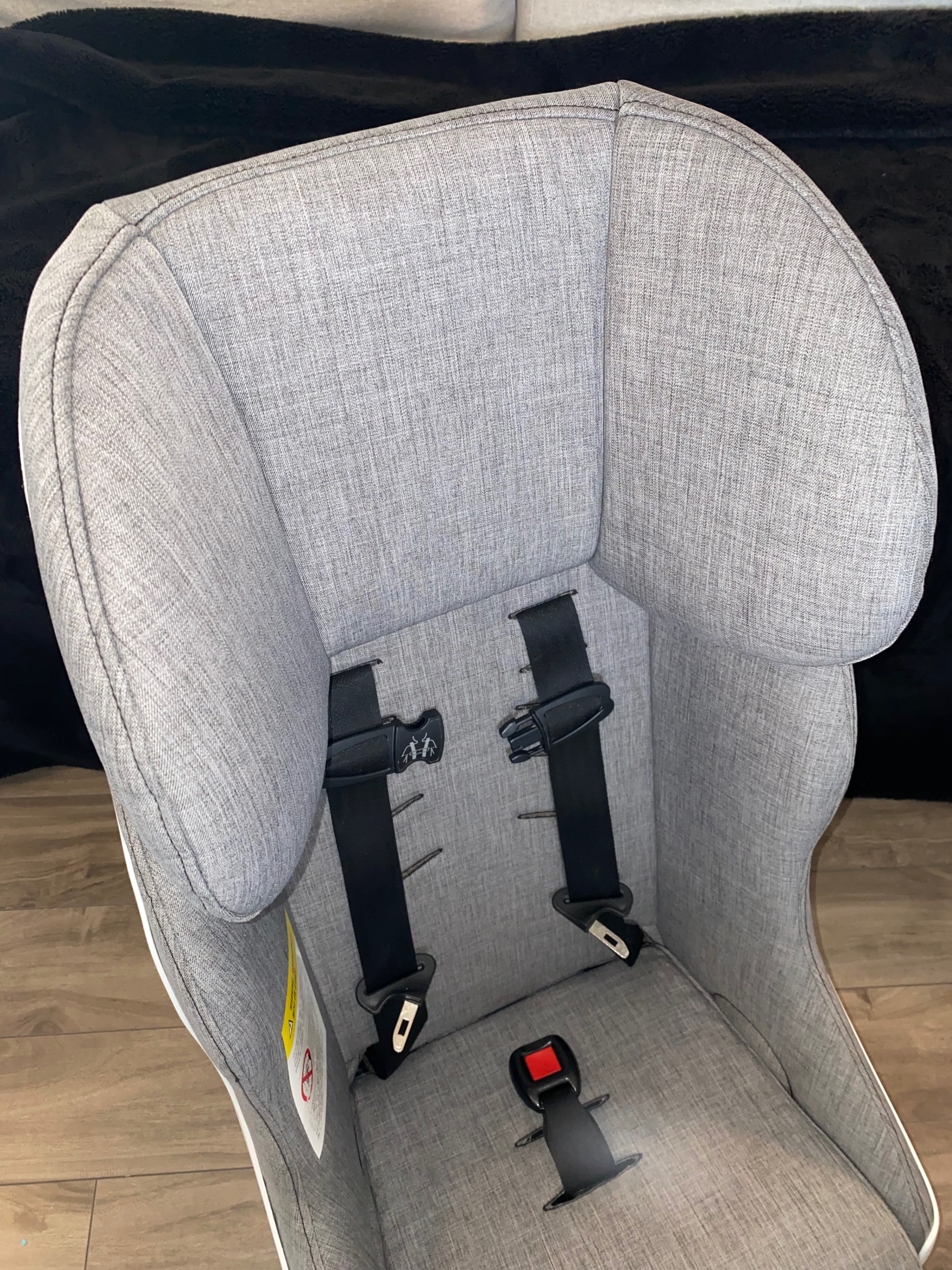 Clek Foonf Convertible Car Seat – Excellent Condition - photo 4