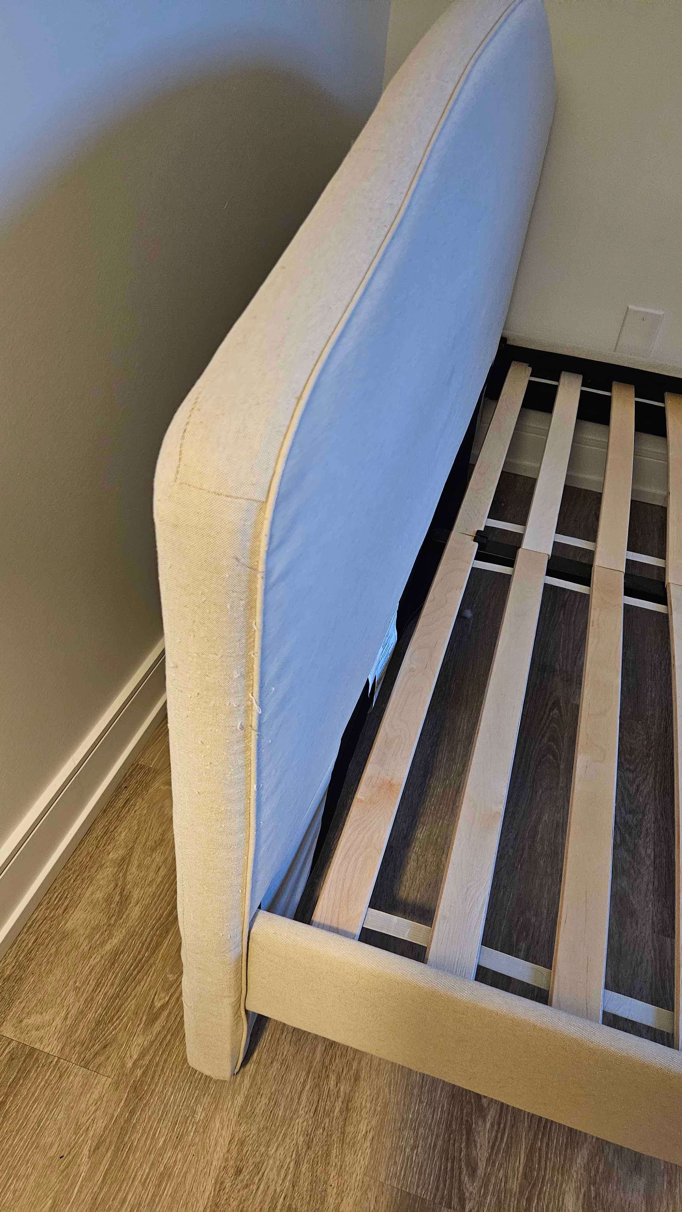 Queen Sized Bedframe - photo 4