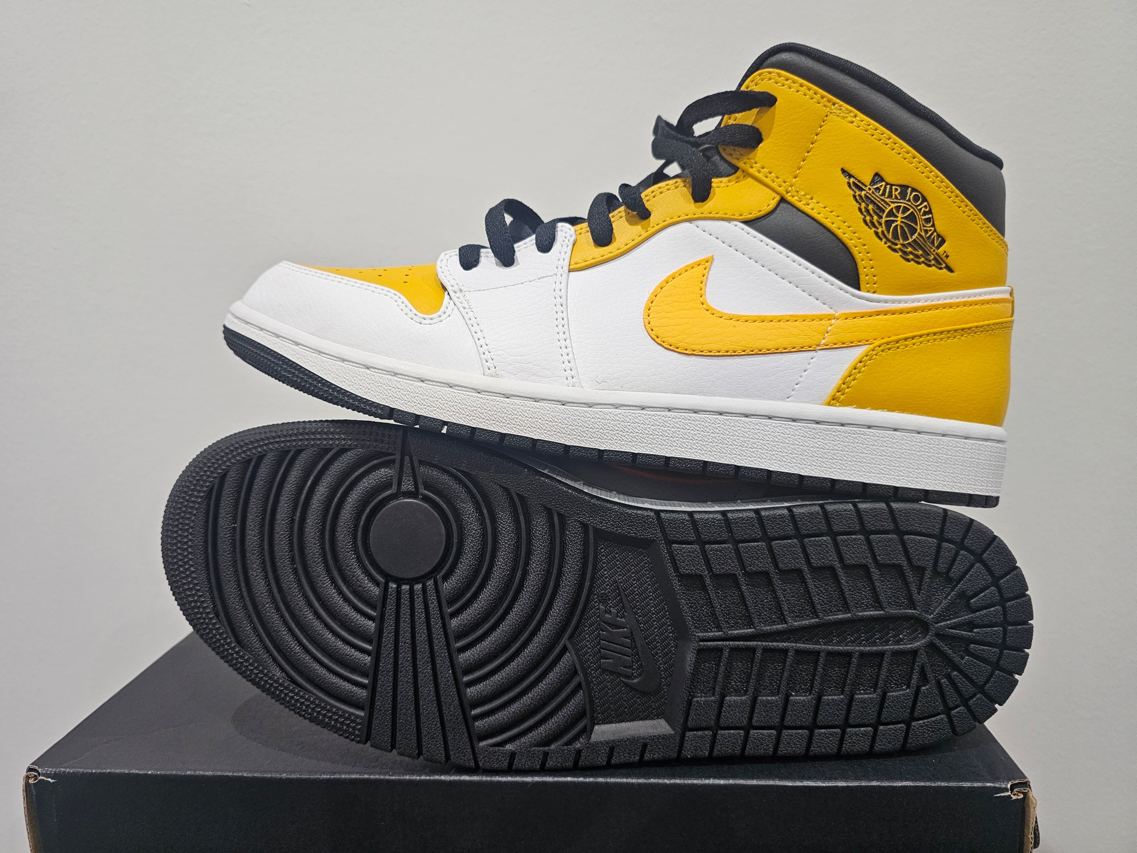 Air Jordan 1 Mid SE Shoes - photo 3
