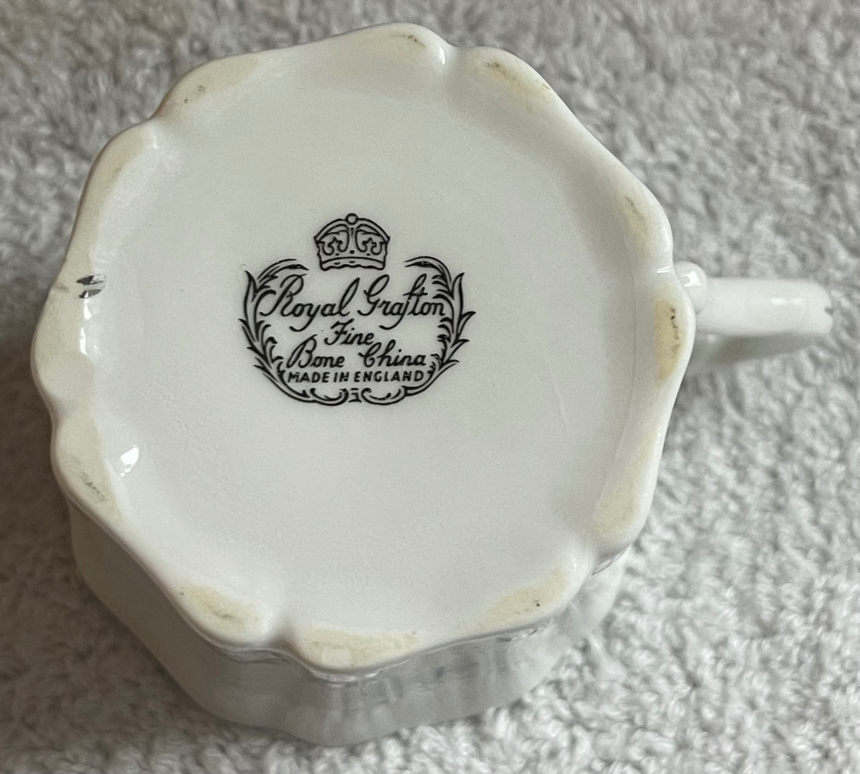 Rare 1960s "Musical Beetles" Royal Grafton English Mugs (Pair) - photo 5
