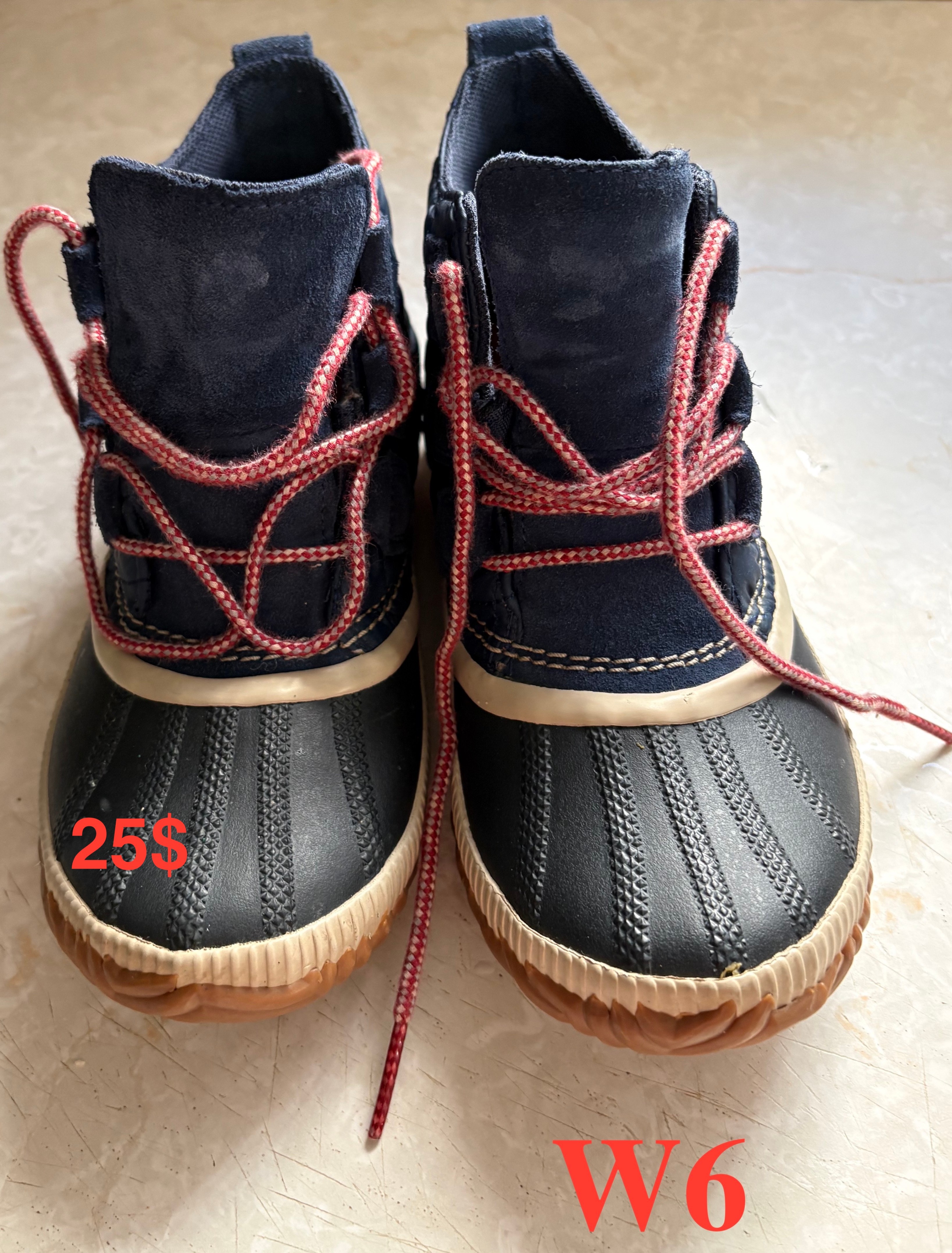 Sorrel snow boots