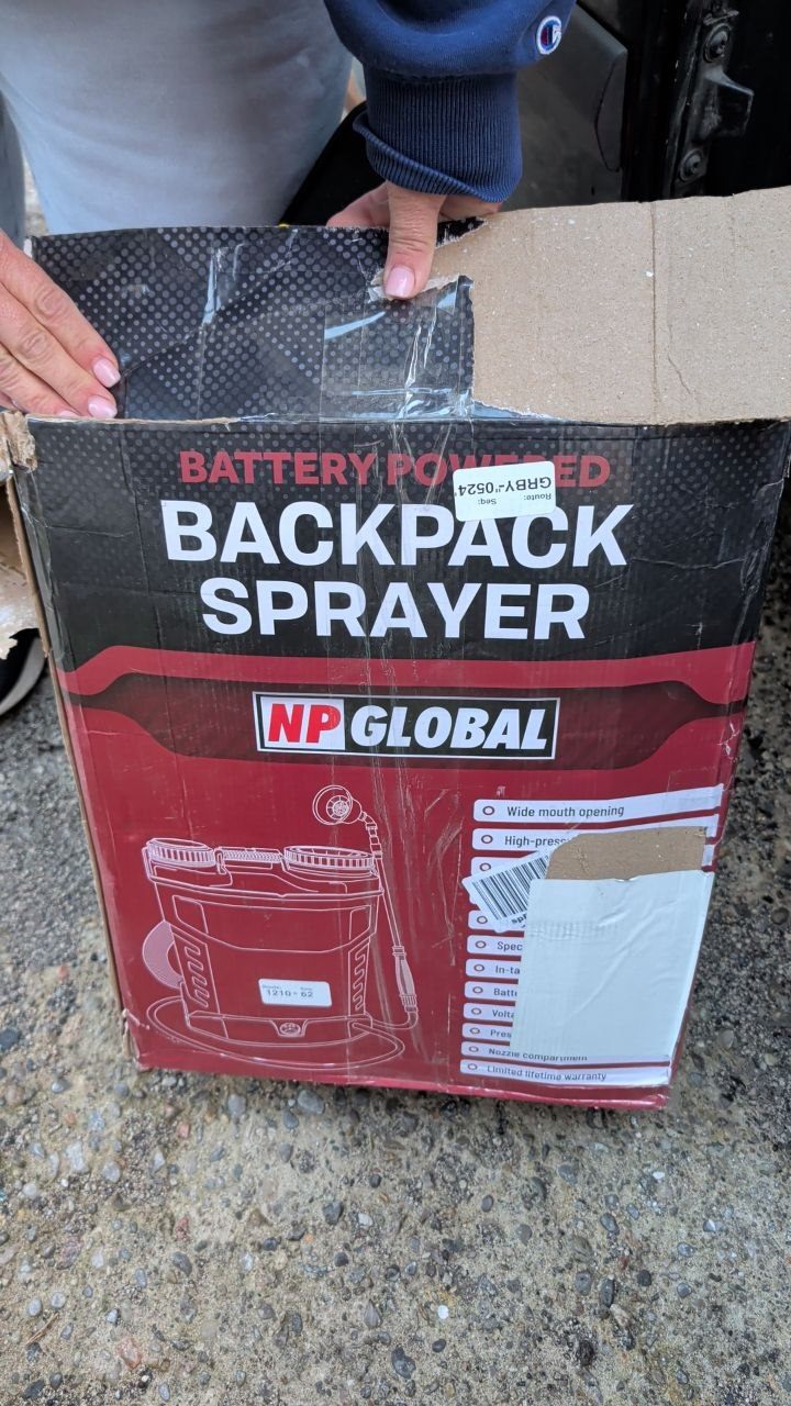 NP GLOBAL Used - Good Backpack Sprayer (4.2 Gallon, 8 Nozzles, 1