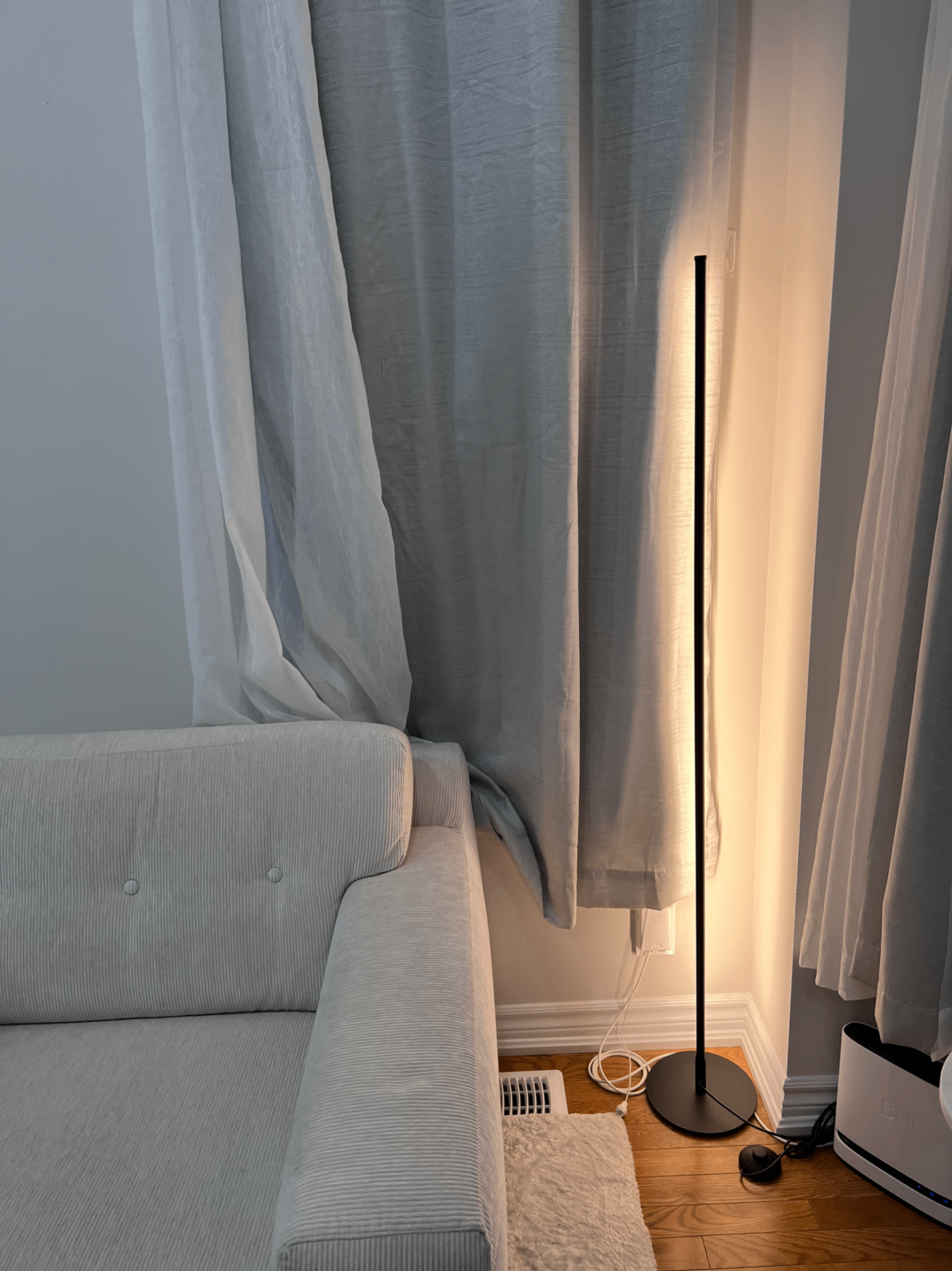 Minimalist LED Corner Floor Lamp – Dimmable & Color Changing - photo 4