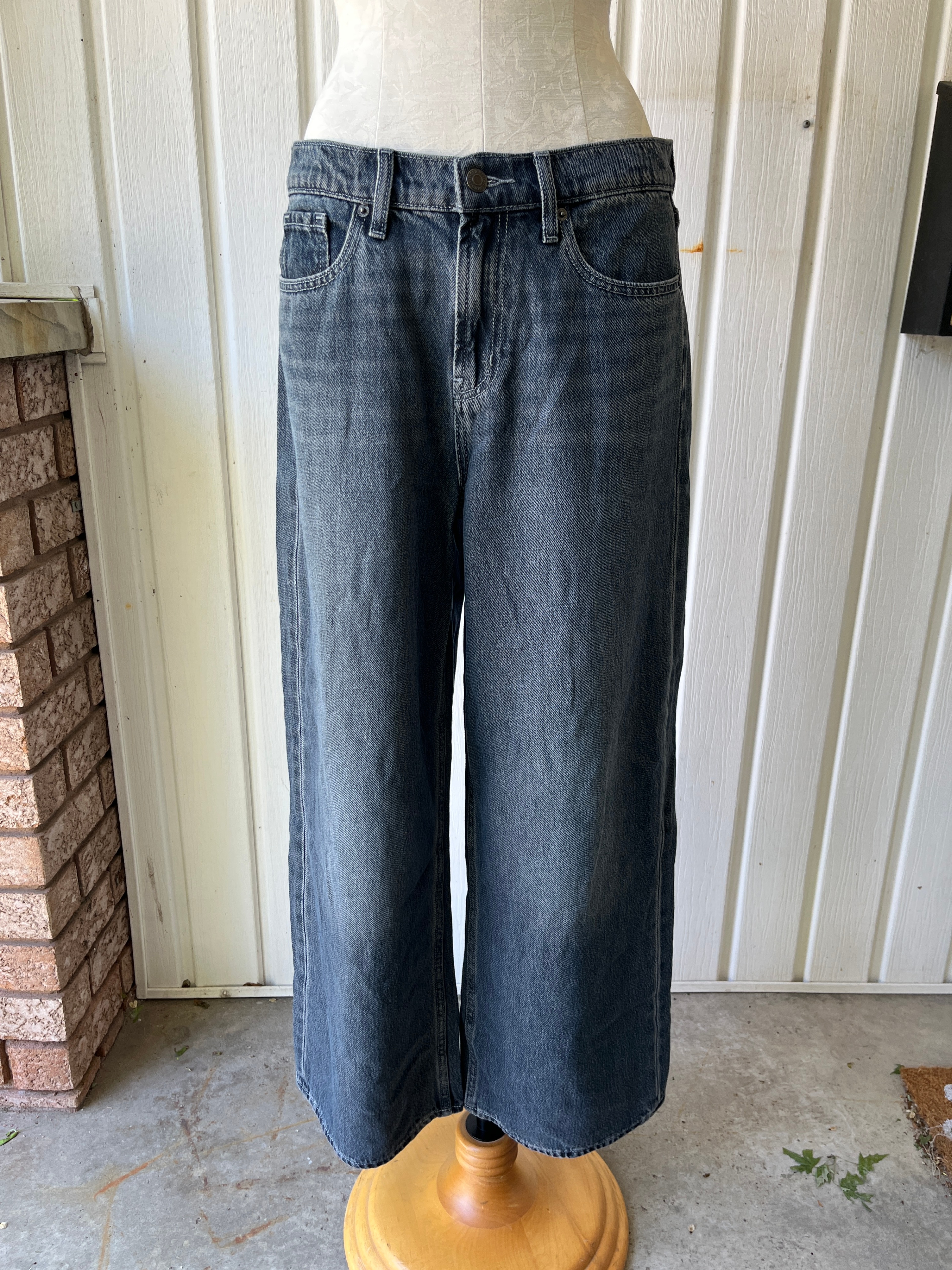 Old Navy Wide-Leg Cropped Jeans Size 8