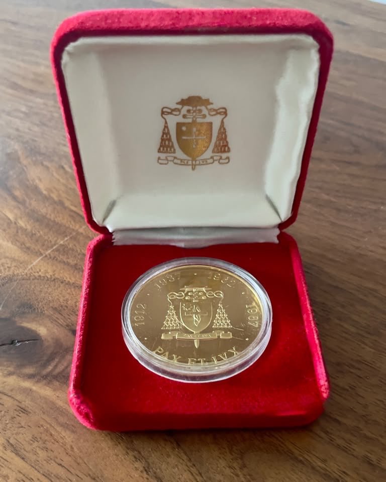 1987 Cardinal Carter Commemorative Medal – Excellent Condition - photo 4