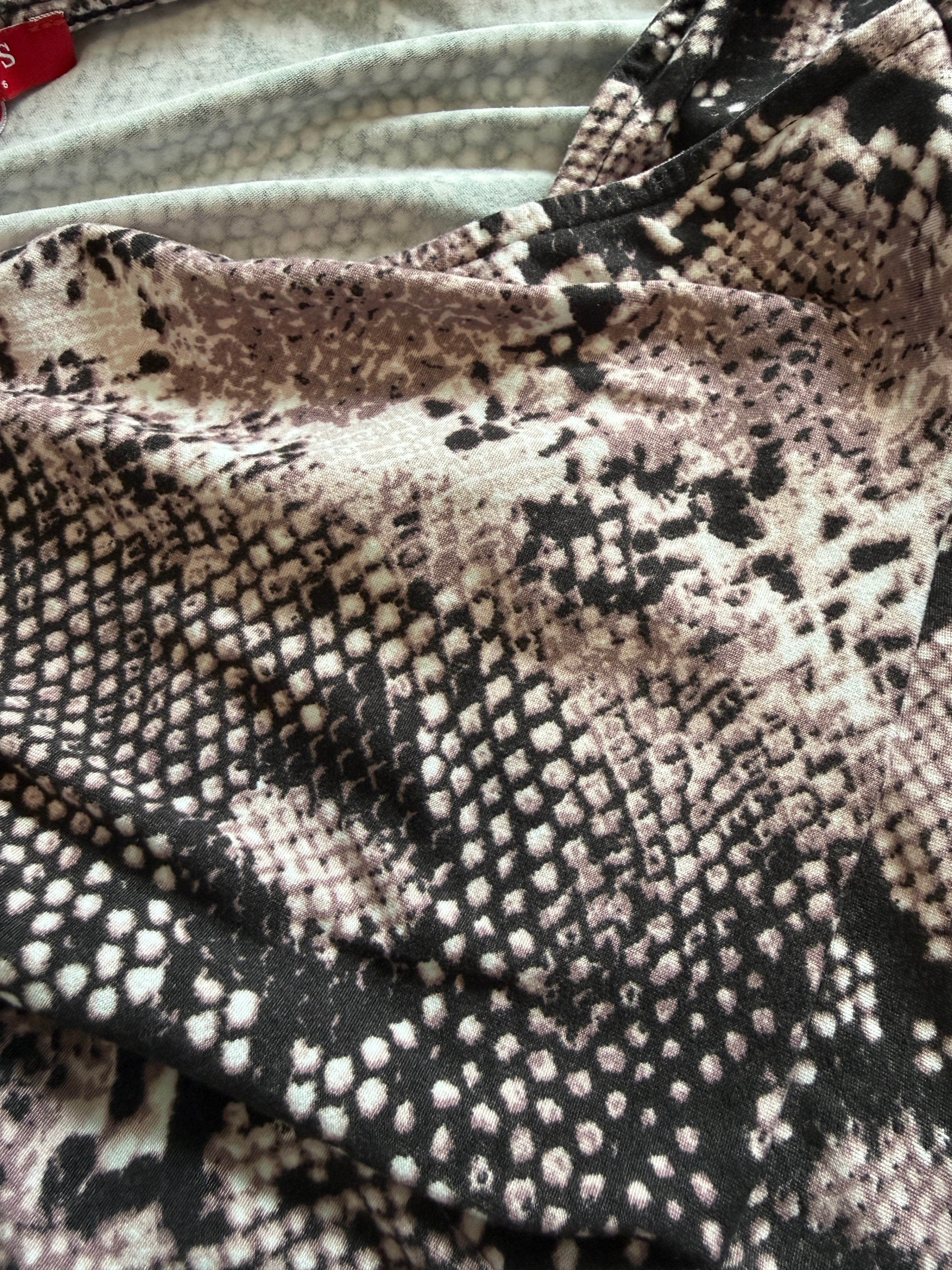 Guess pink snakeskin wrap cropped top - photo 4