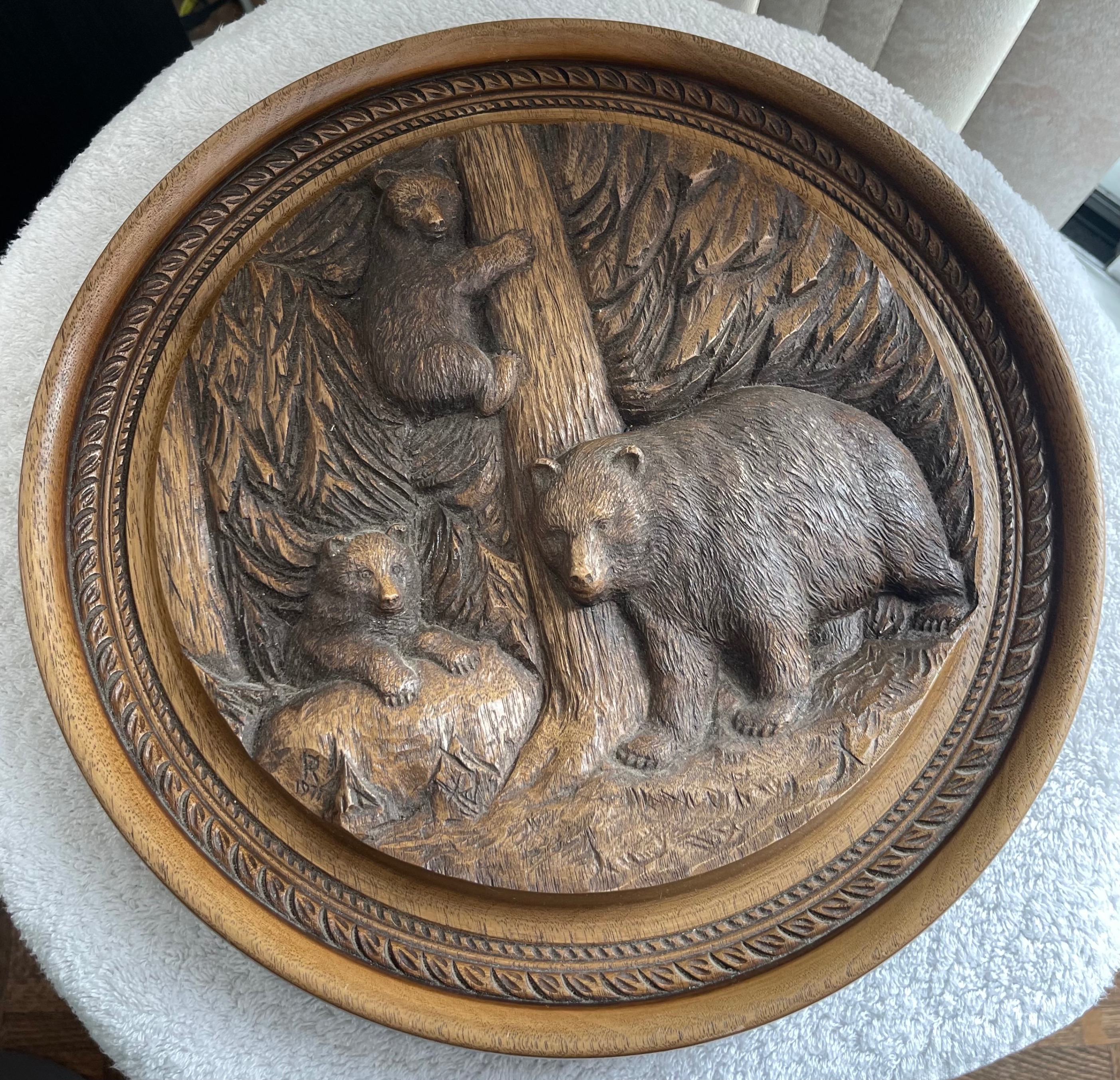 Vintage 1971 Karl Rothammer "Bear Family" Wood Art (14") - photo 2