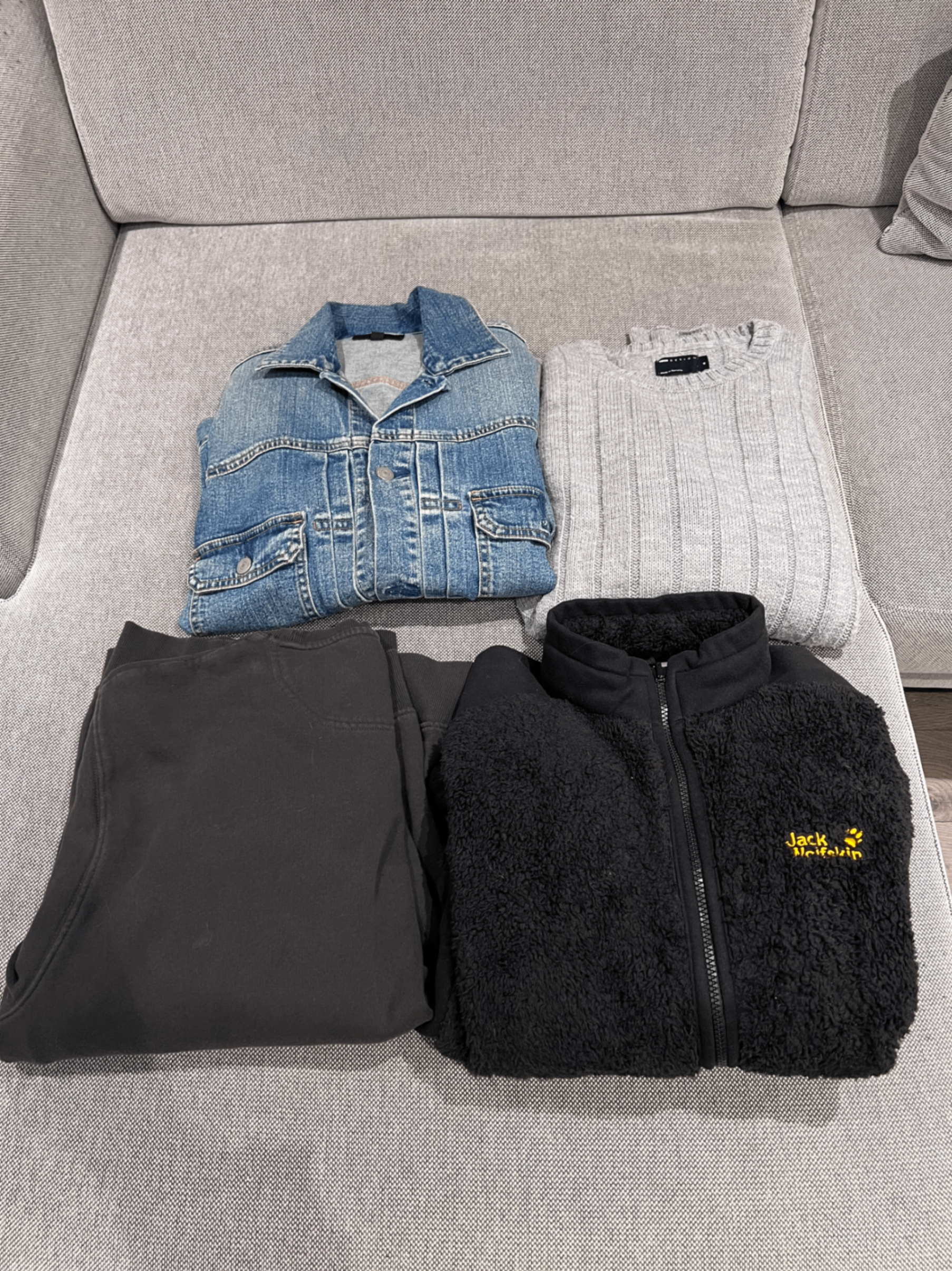 2 mens jackets + 2 mens sweaters