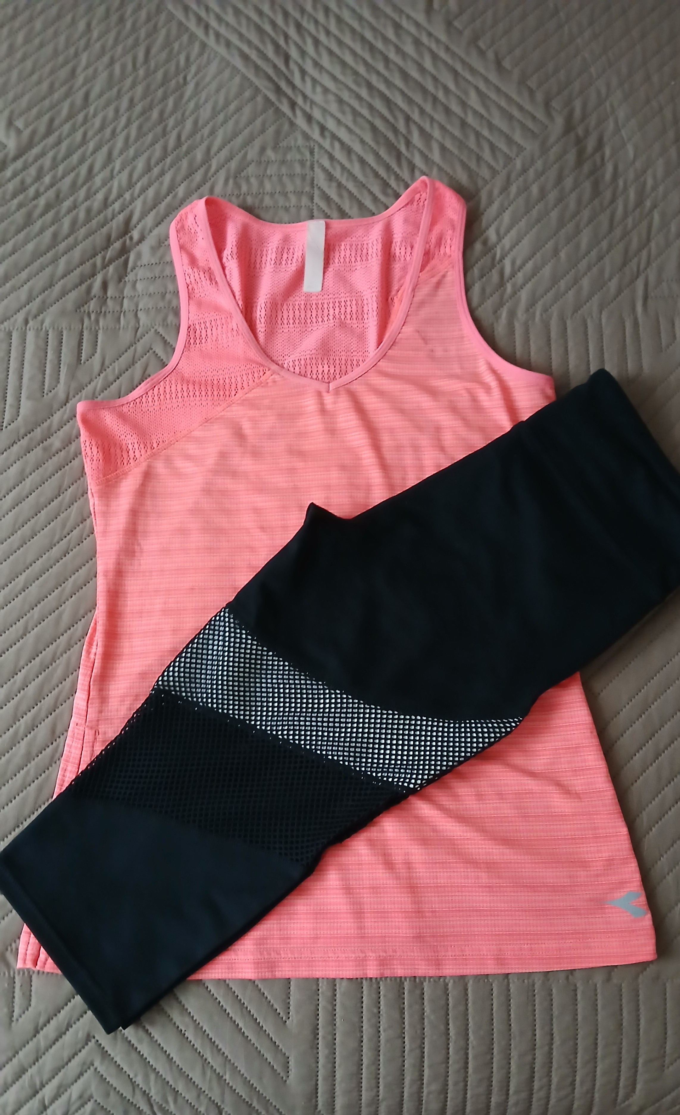 Diadora Pink Tank With Fabletics Capri Leggings, Small