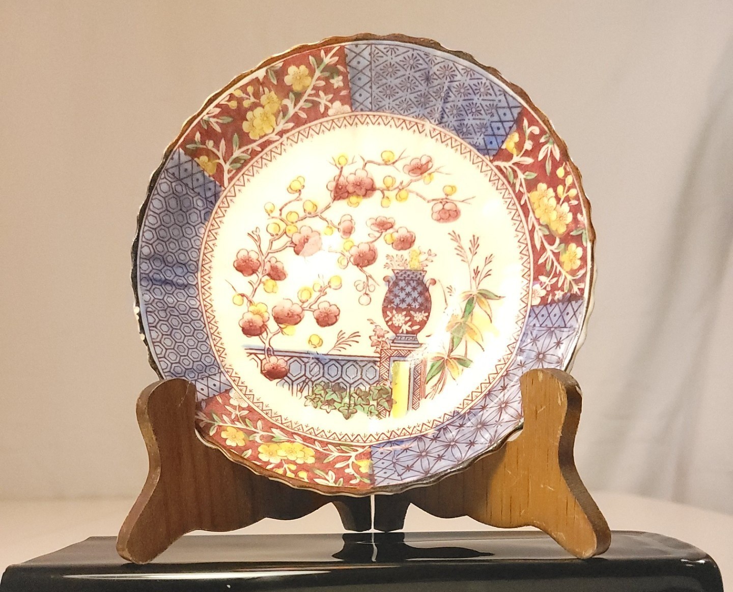 1900-1920 Japanese Imari Plate with Wood Stand Scalloped Floral