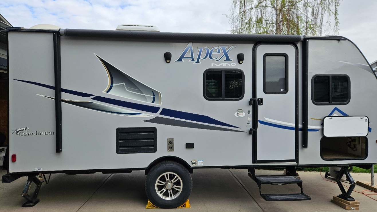 2018 Apex Nano 193BHS Banff Edition w/Bunks, Slideout, and more!