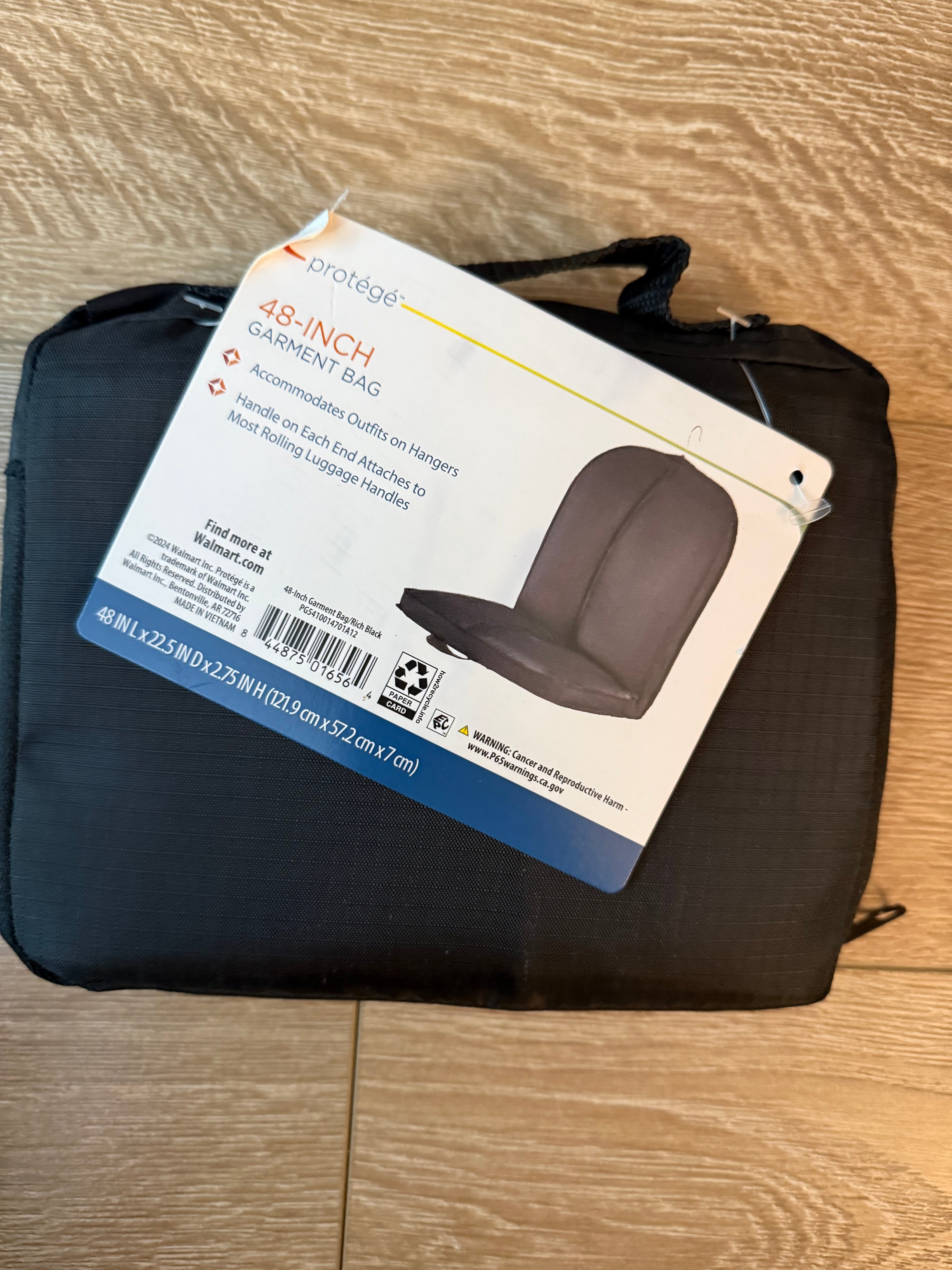 Stationery (garment bag, bicycle lock, notebook, highlighter)