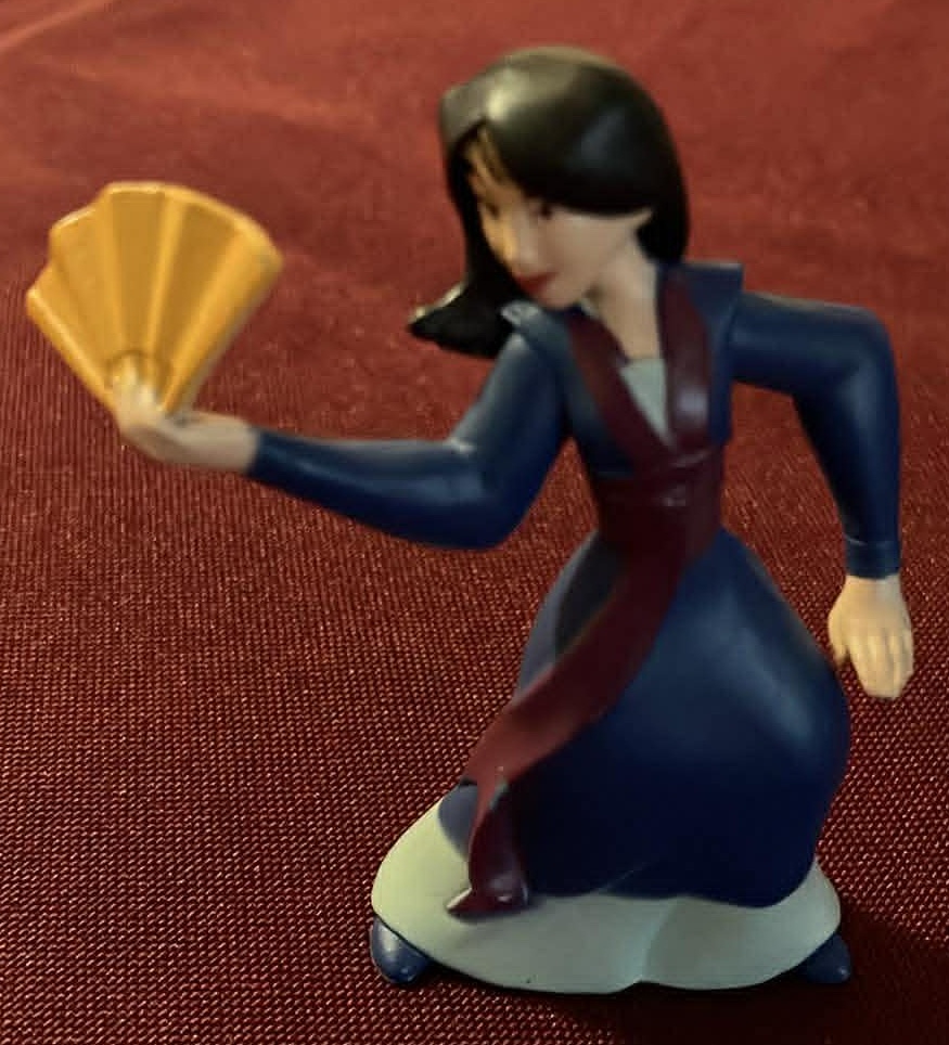 Disney Mulan holding Fan Figure - 3 Inches