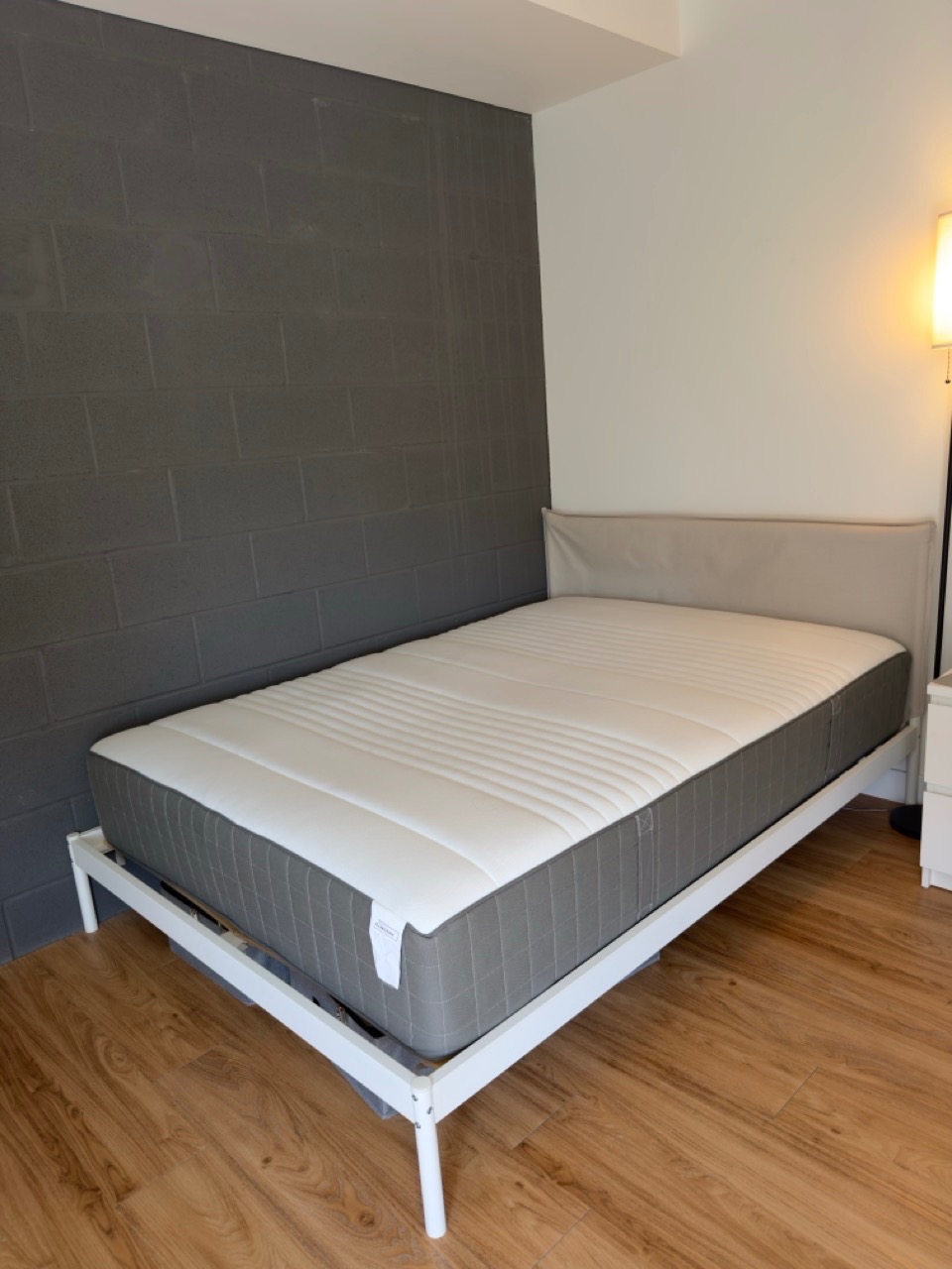 Double/full mattress + frame - photo 3
