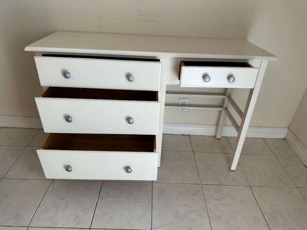 White Desk with Drawers - photo 2