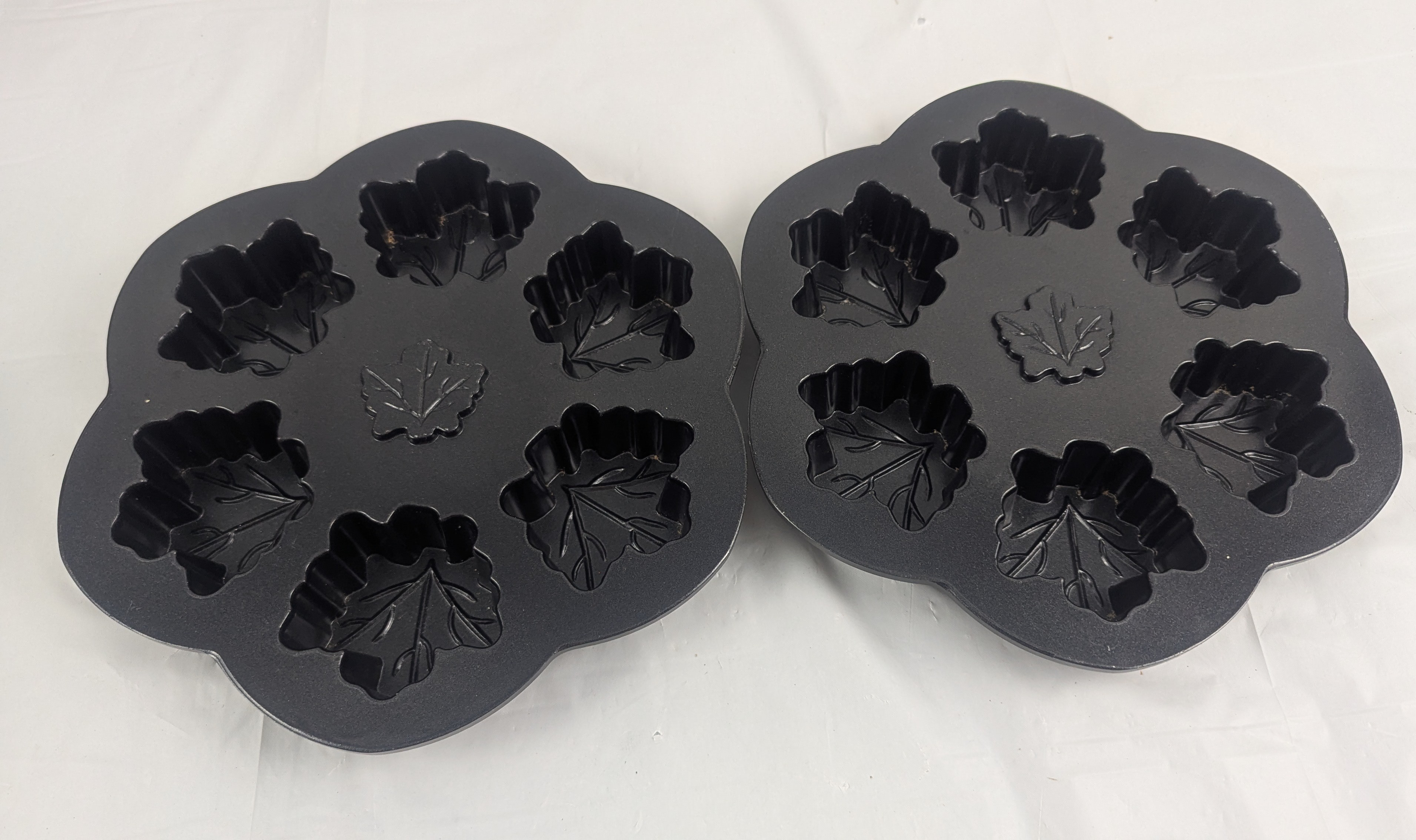 Nordic Ware Cast Aluminum Autumn Fall Maple Leaf Nonstick Pan