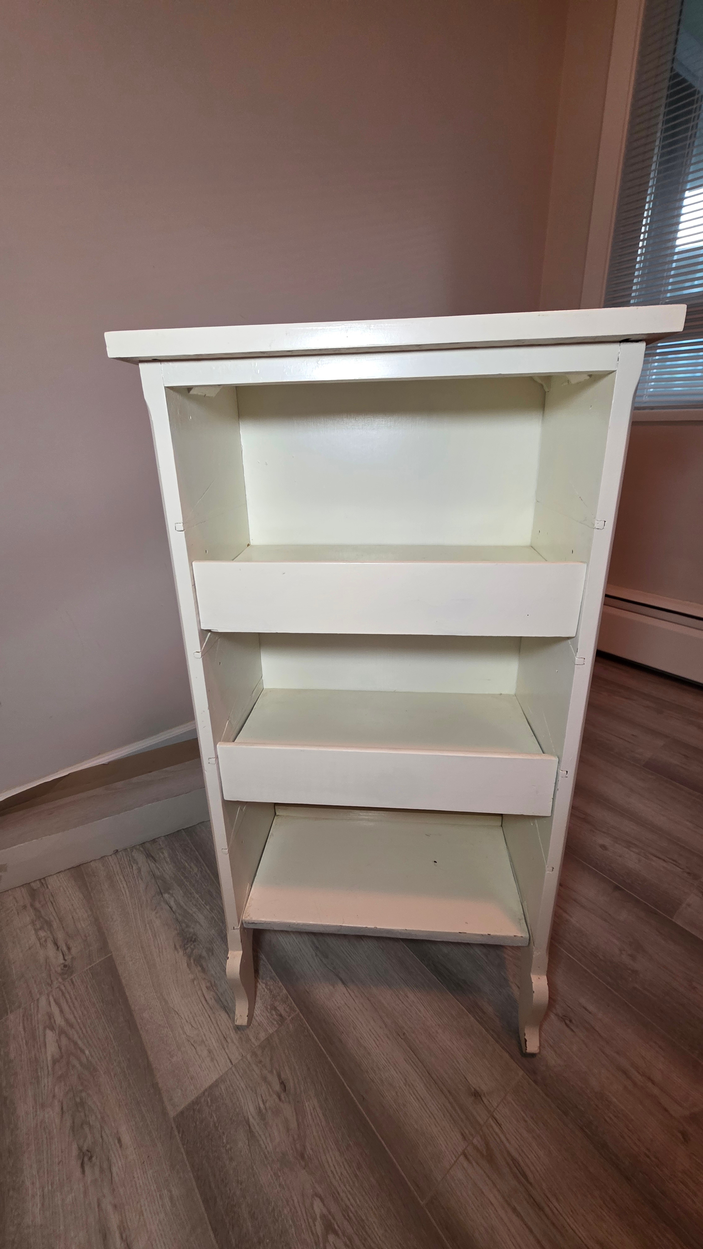 White 3-Shelf Bookshelf/Storage Unit - 18x10x35