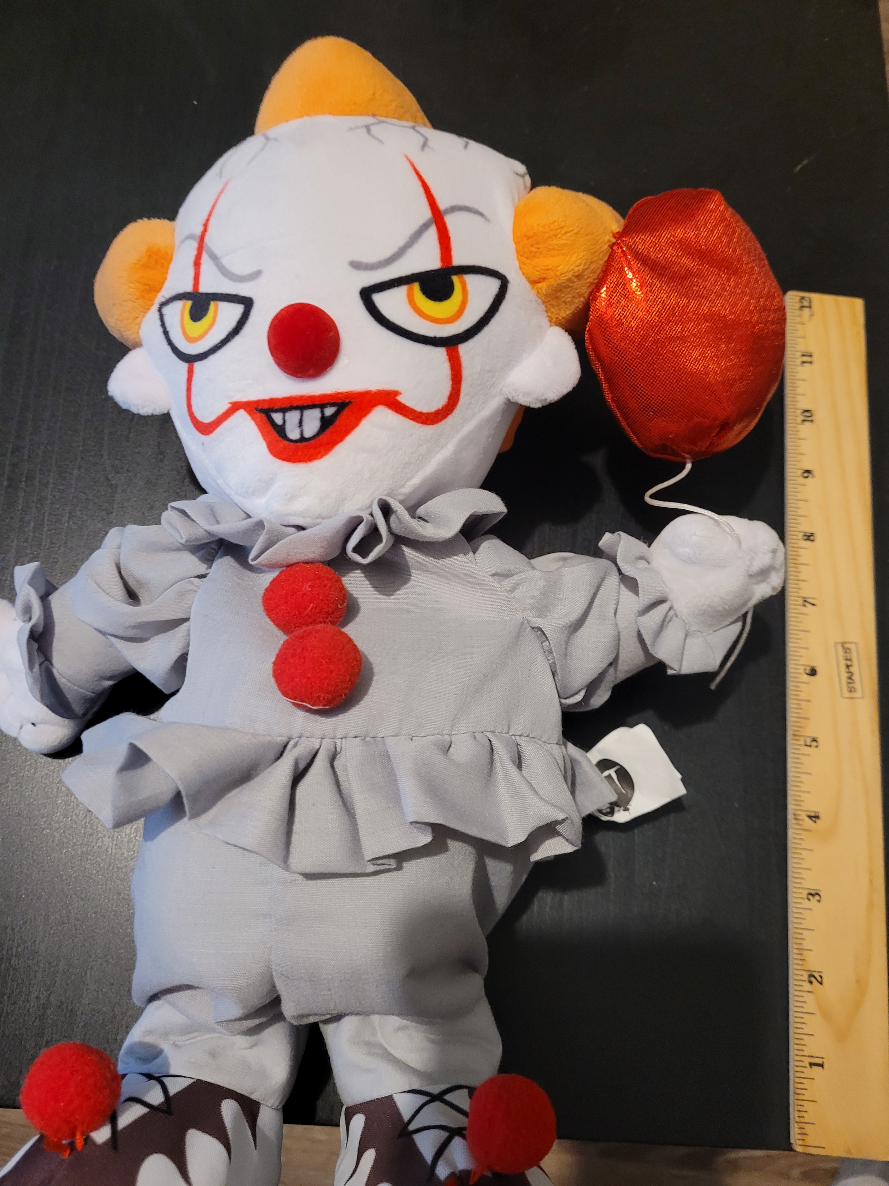 MAGIC POWER ANIMATED PENNYWISE TALKING HORROR DOLL