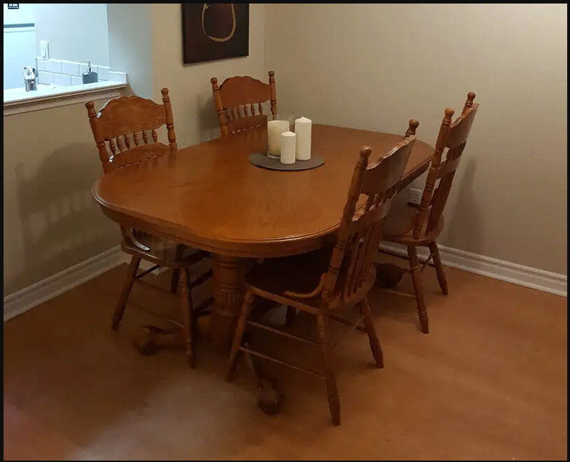 Dinning room solid wood table. (no chairs)
