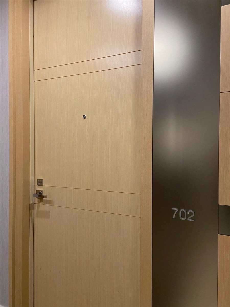 Male Roommate Wanted – Private Room in Downtown Toronto - photo 4