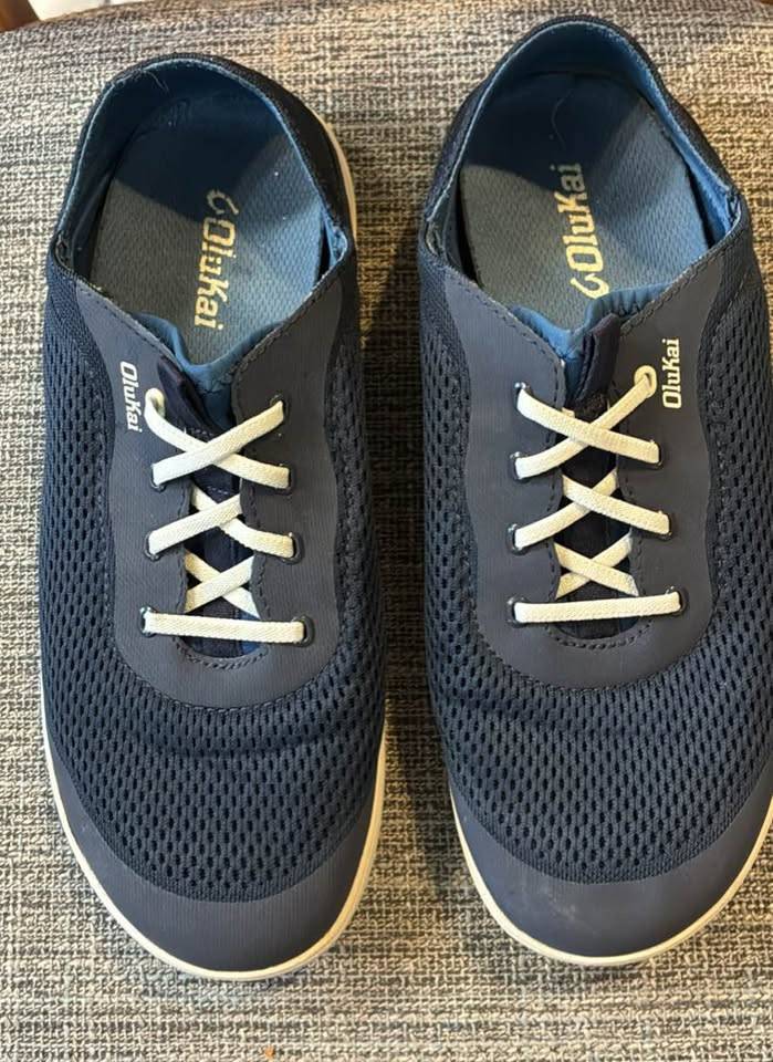 Like New OluKai Moku Pai Navy Slip on Sneakers size men’s 8.5