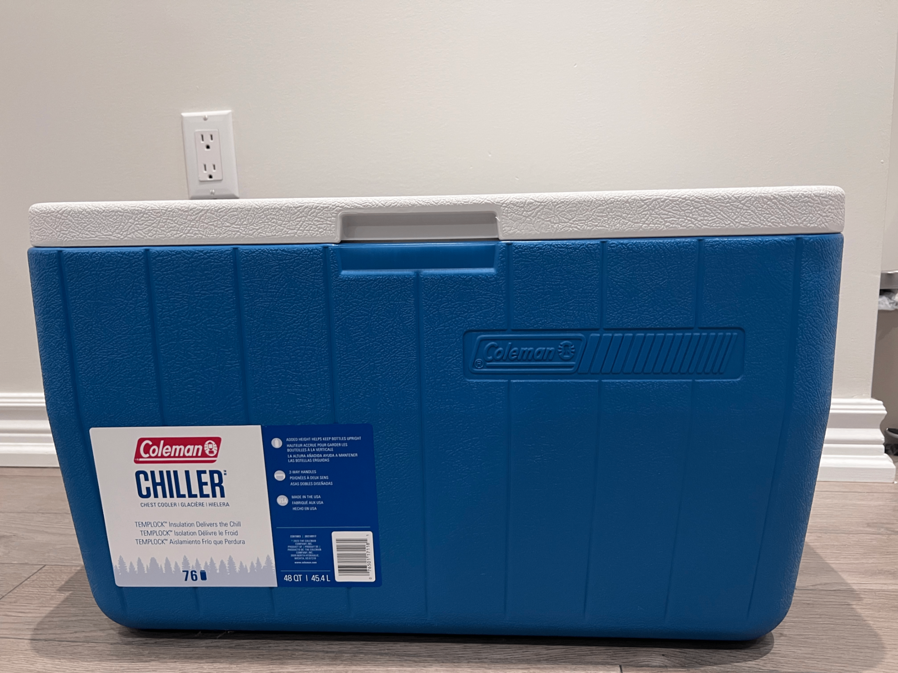 Coleman Chiller 48QT / 45.4L Chest Cooler - Blue/White
