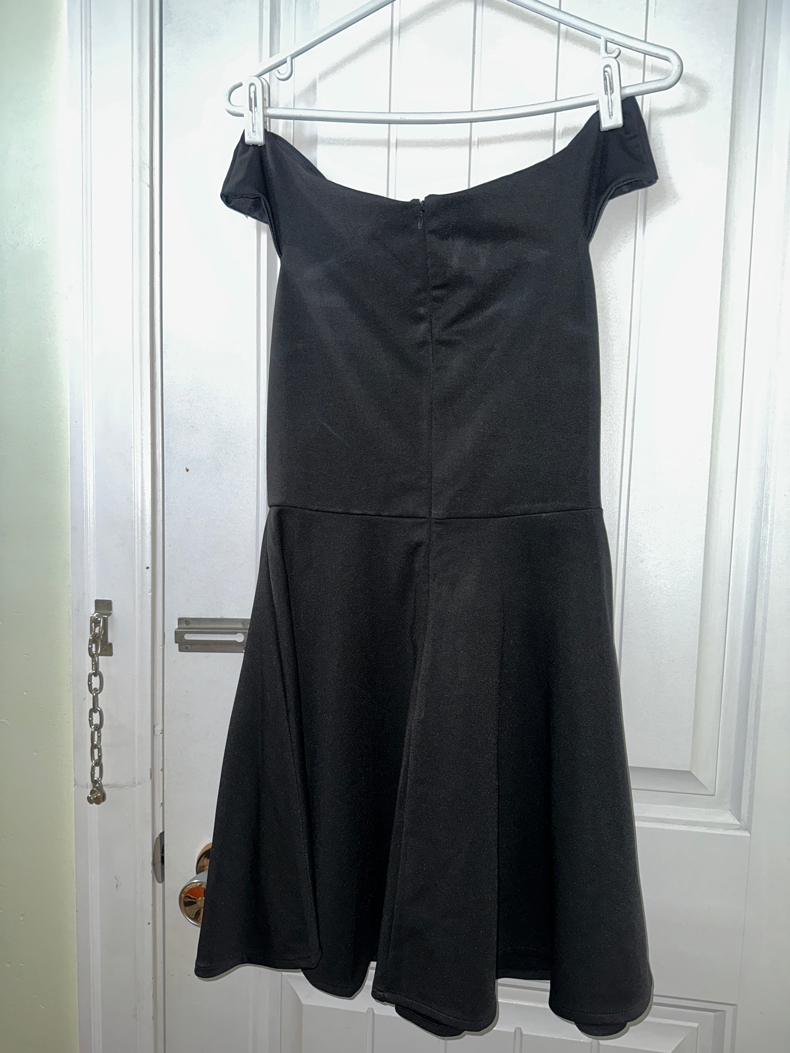 [new] Mags - Black Off-Shoulder Halter Dress - photo 3