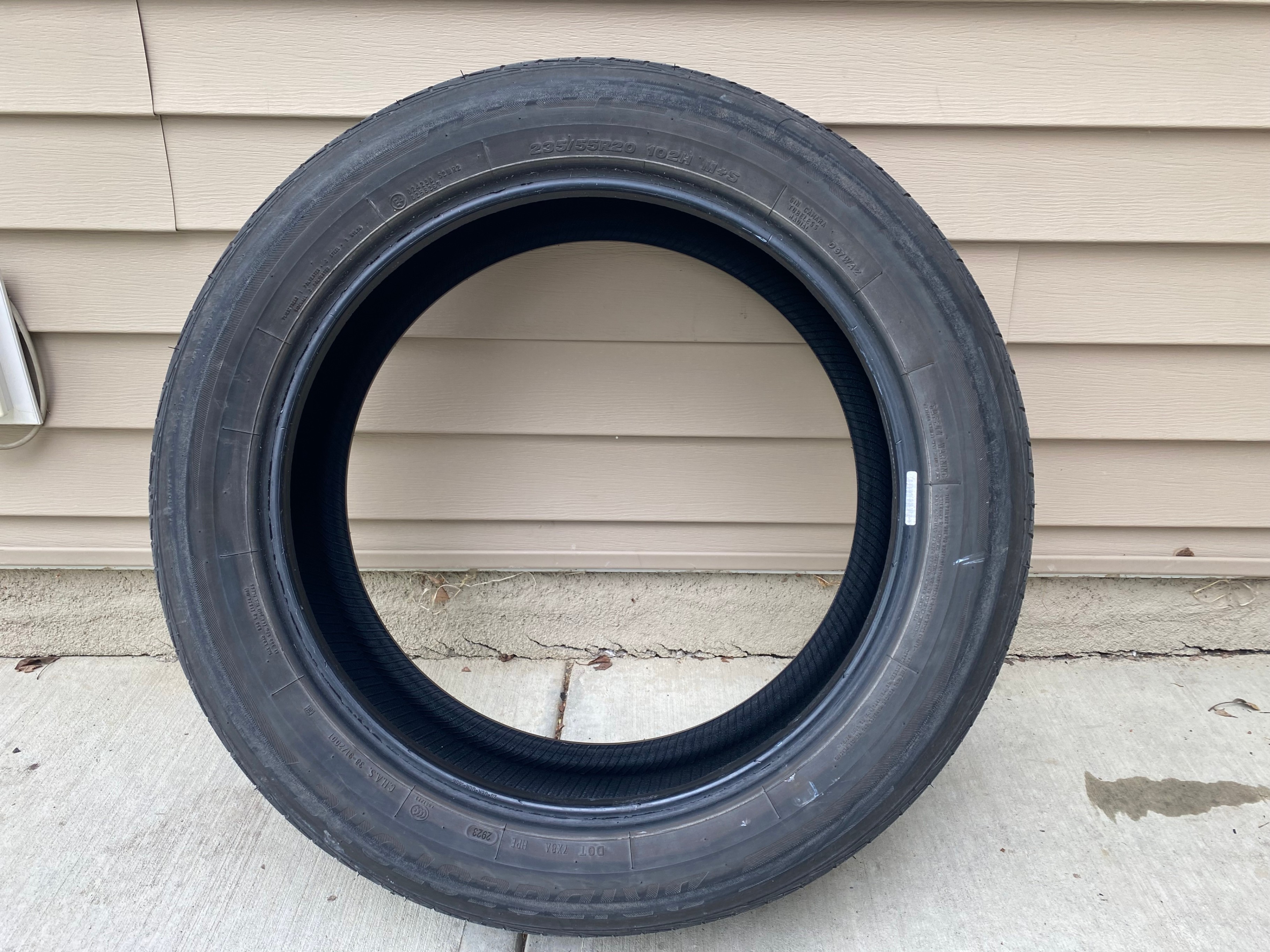 Free – 235 55 R20 – All-Season Tire (tire is flat & need repair) - photo 4