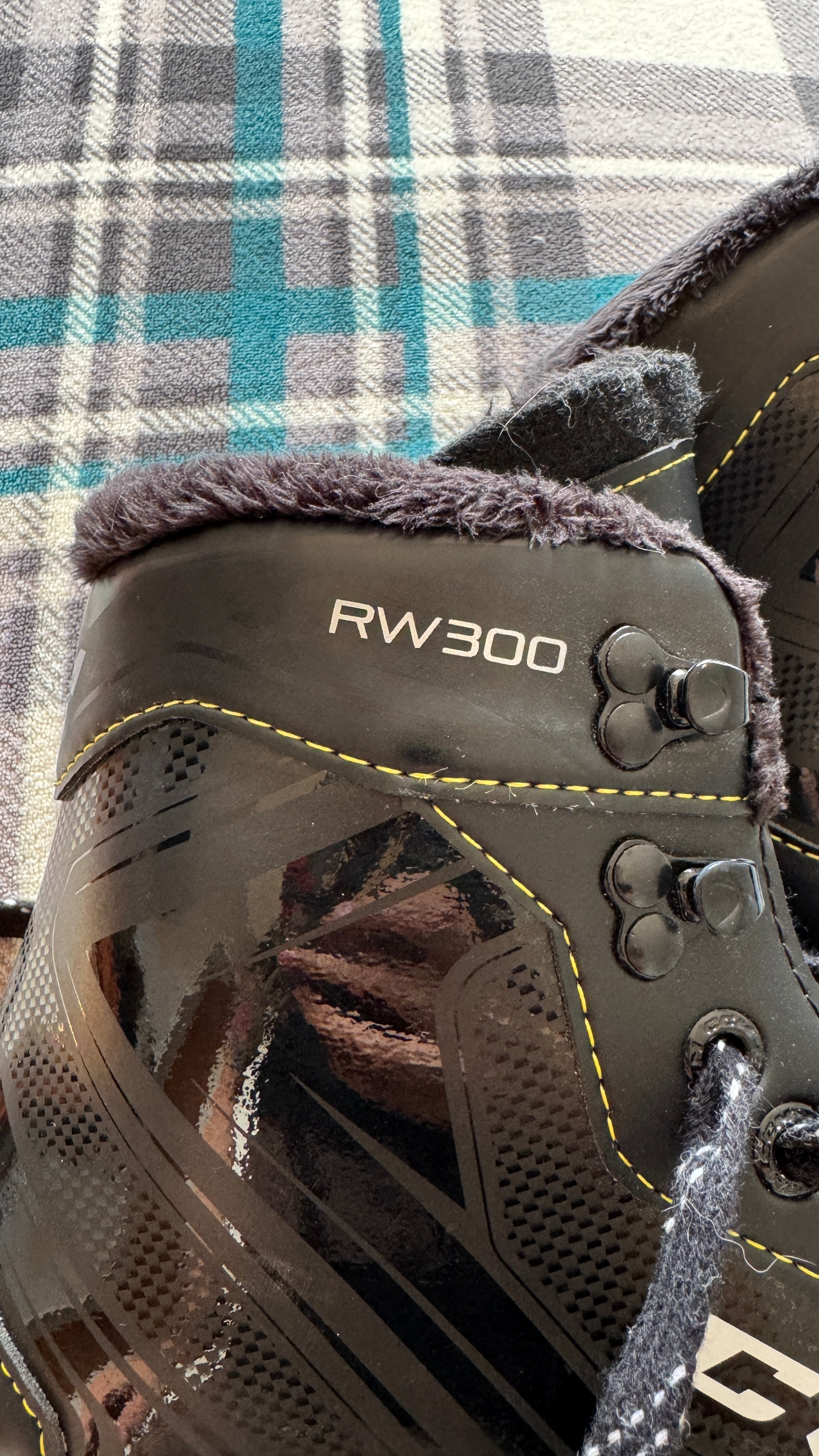 CCM RW 300 Men’s Recreational Ice Skates – Size 8 - photo 2