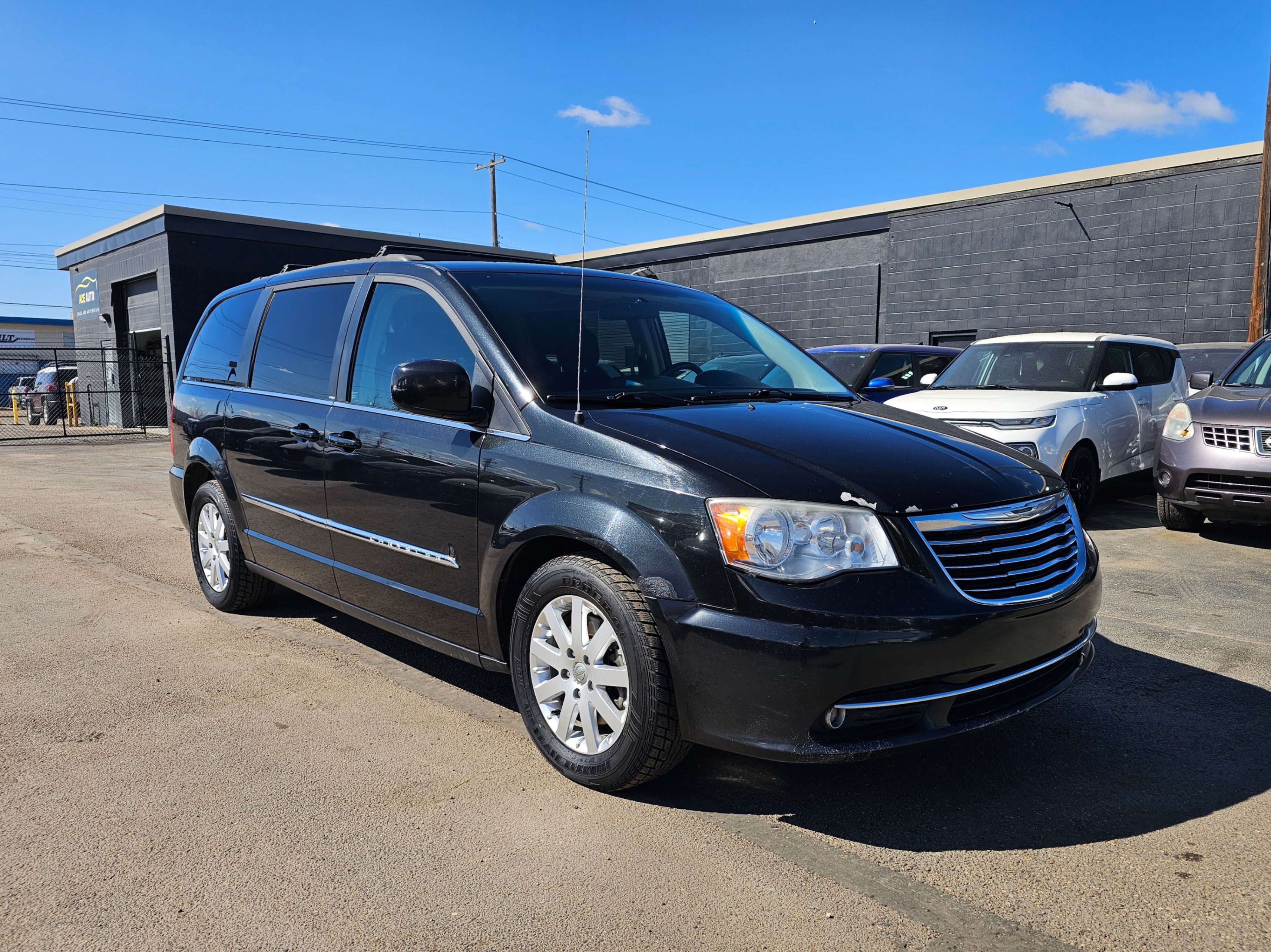 2013 CHRYSLER TOWN & COUNTRY - photo 3