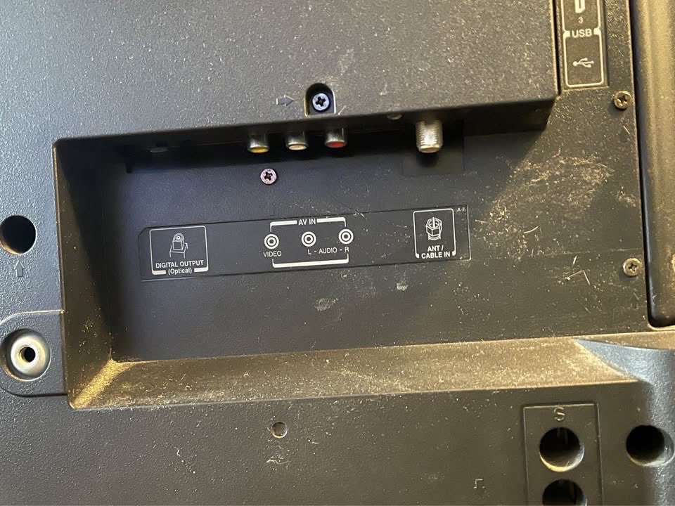 49-inch Toshiba LED TV (1080p) - No Screen Cracks - photo 5
