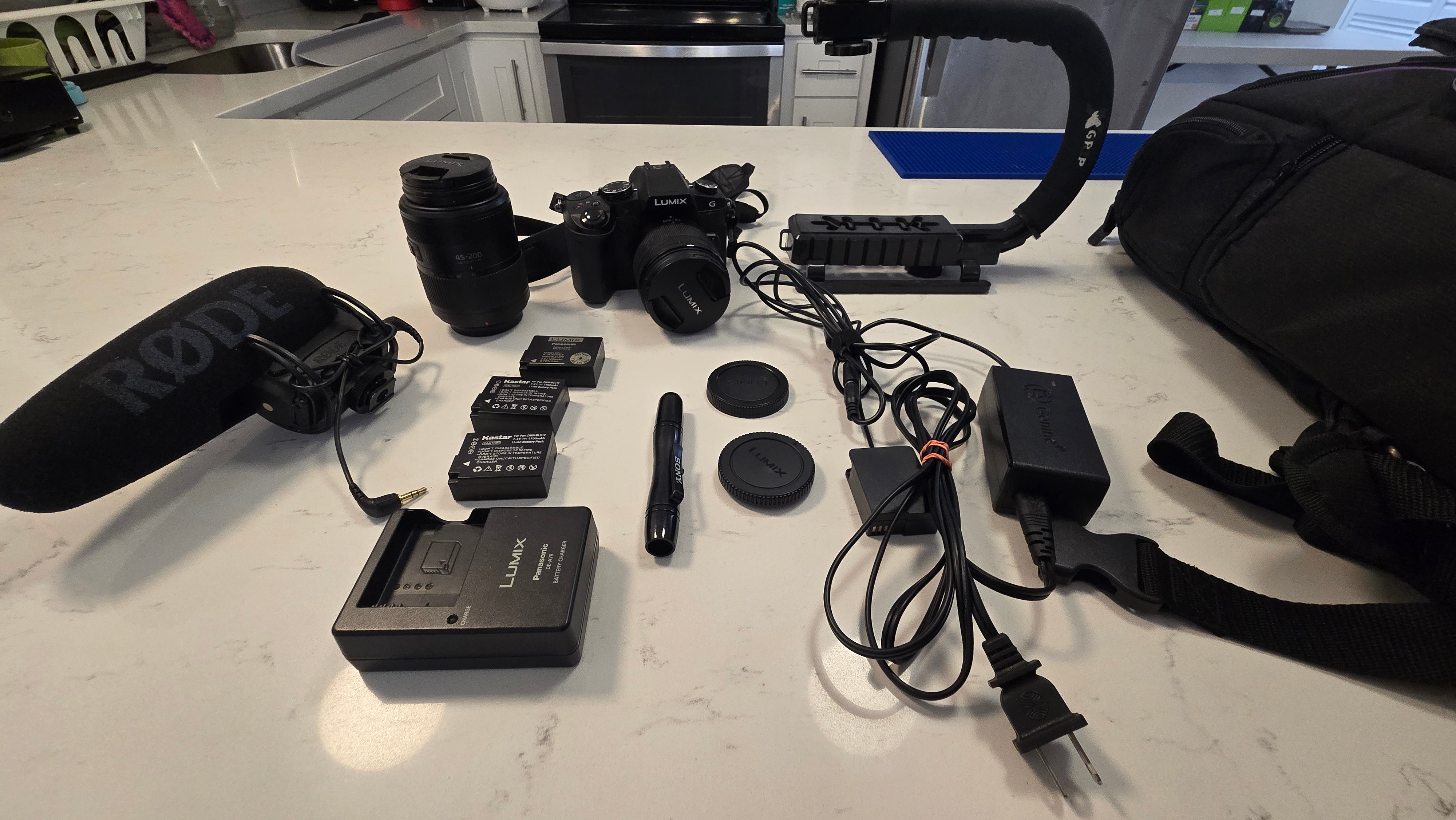 Panasonic Lumix G85 + 2 Lenses + RØDE Mic + Bag - photo 2