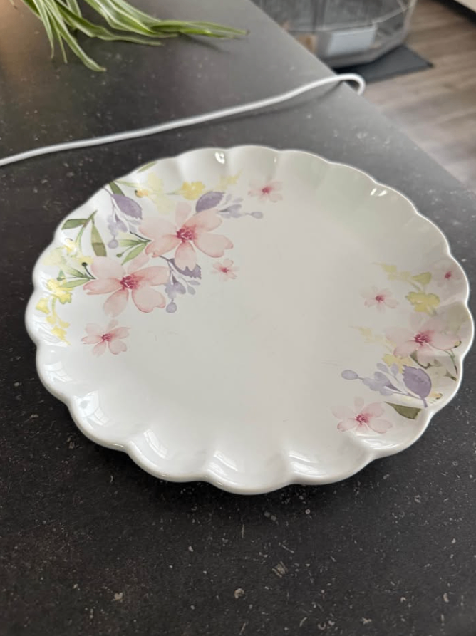 Cute flower plate